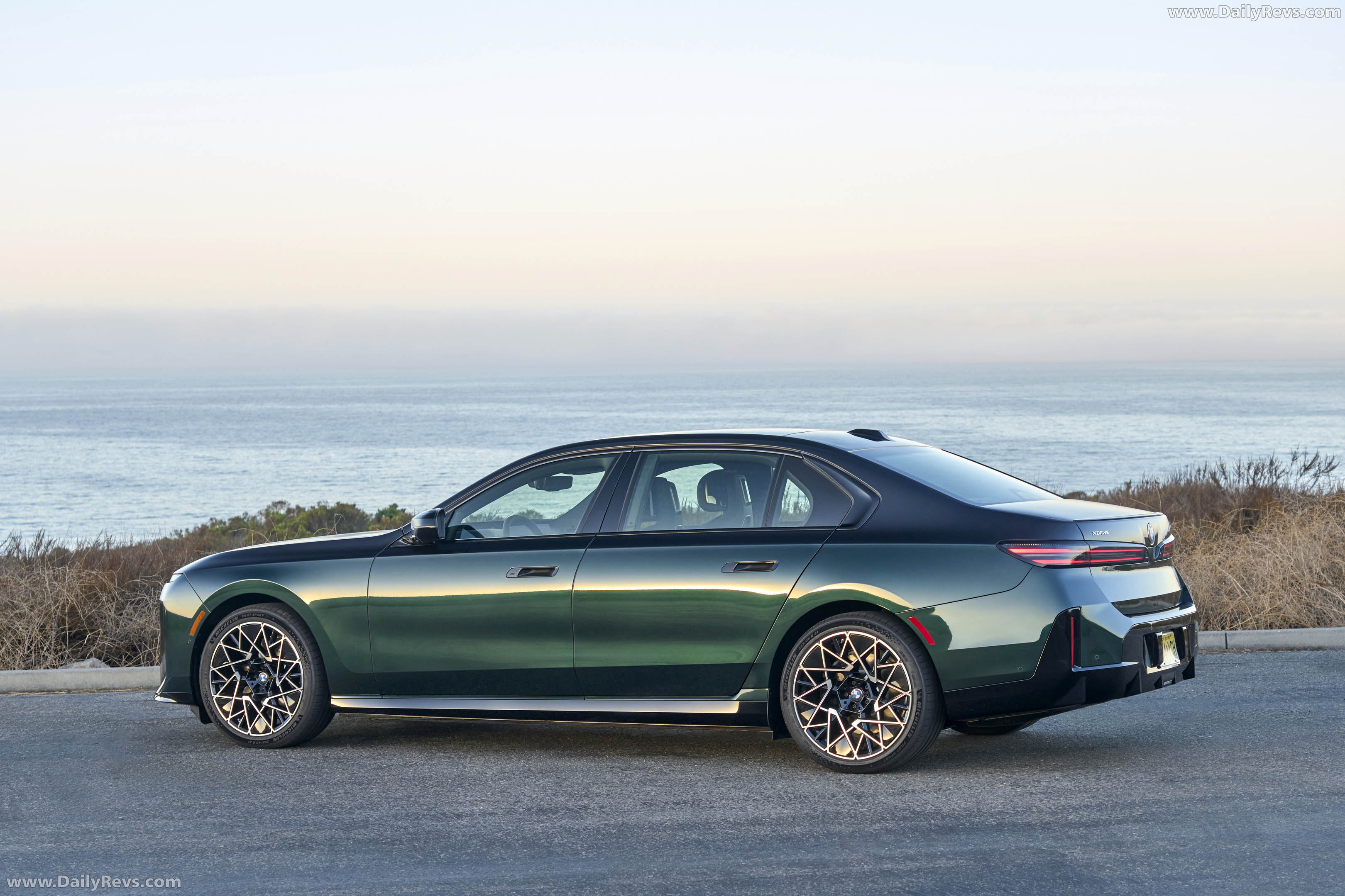 2027 BMW i7 60 xDrive M Sport Package Pro Side View