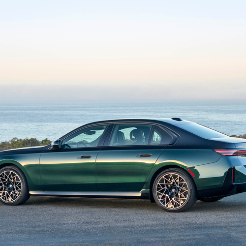2027 BMW i7 60 xDrive M Sport Package Pro Side View