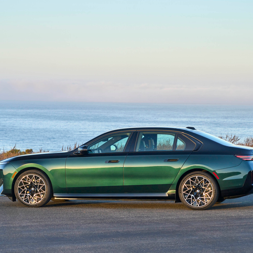 2027 BMW i7 60 xDrive M Sport Package Pro Side View