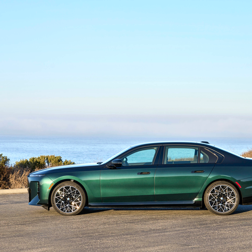2027 BMW i7 60 xDrive M Sport Package Pro Side View