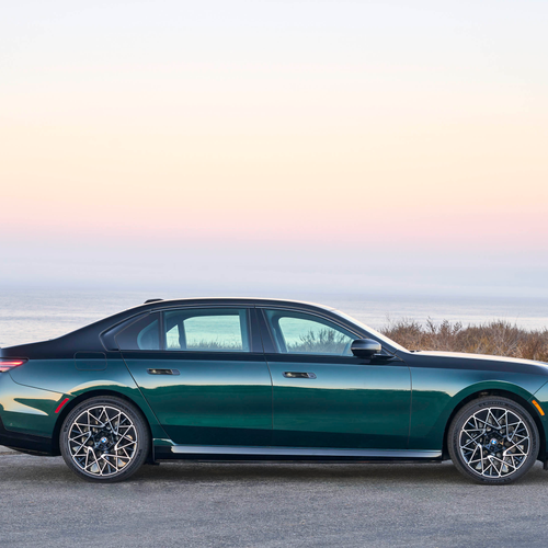2027 BMW i7 60 xDrive M Sport Package Pro Side View