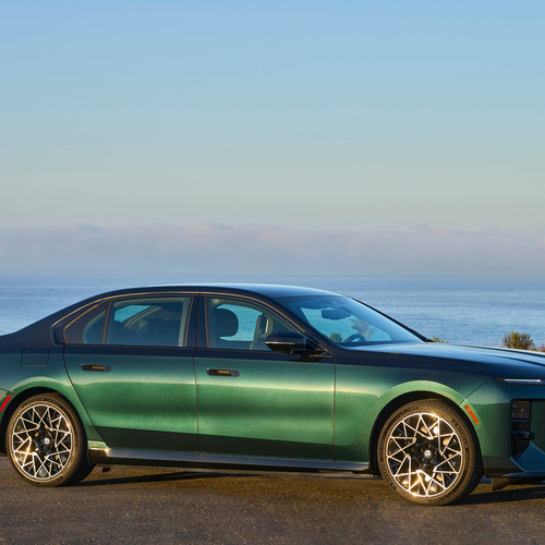 2027 BMW i7 60 xDrive M Sport Package Pro Side View