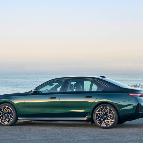 2027 BMW i7 60 xDrive M Sport Package Pro Side View