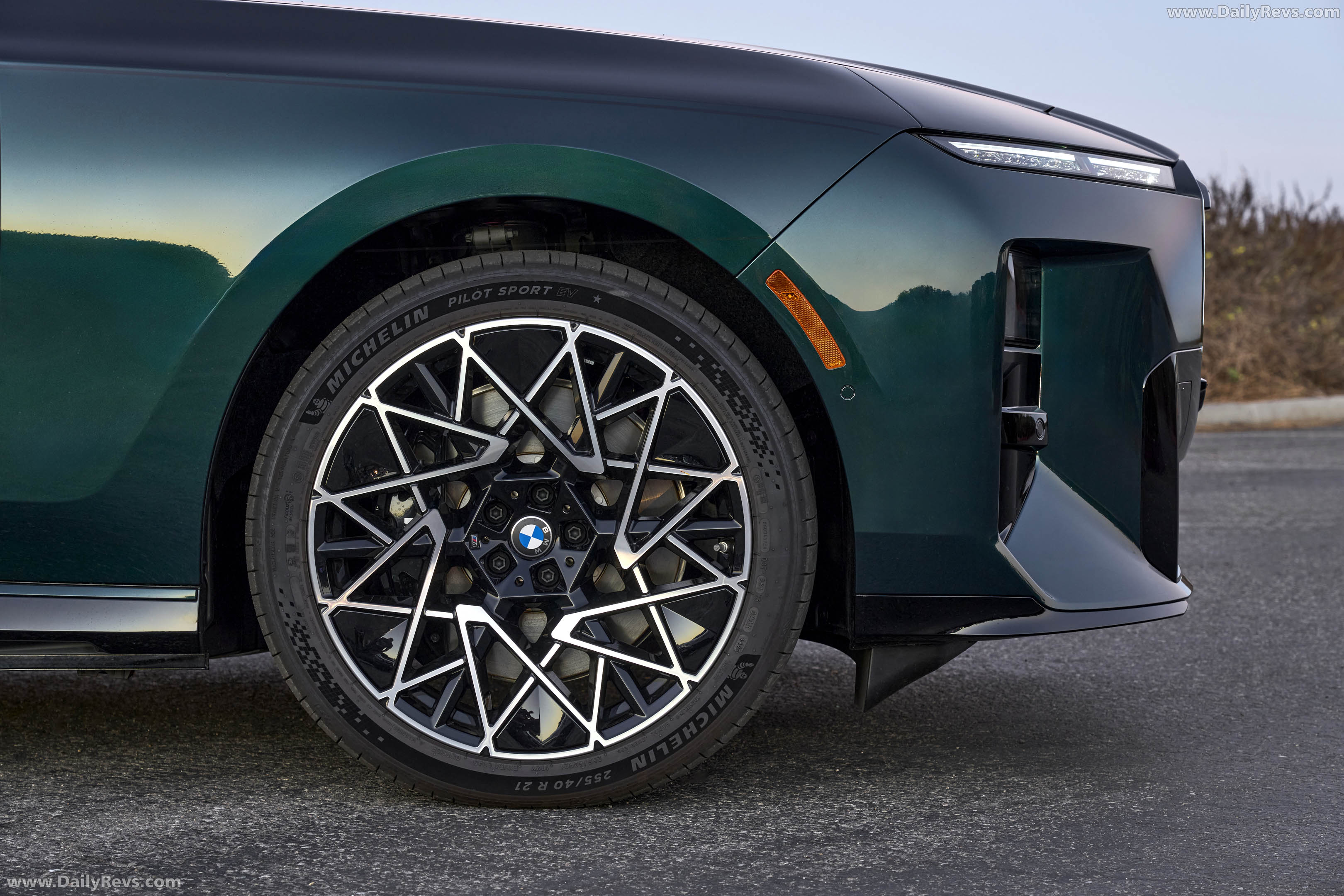 2027 BMW i7 60 xDrive M Sport Package Pro Exterior