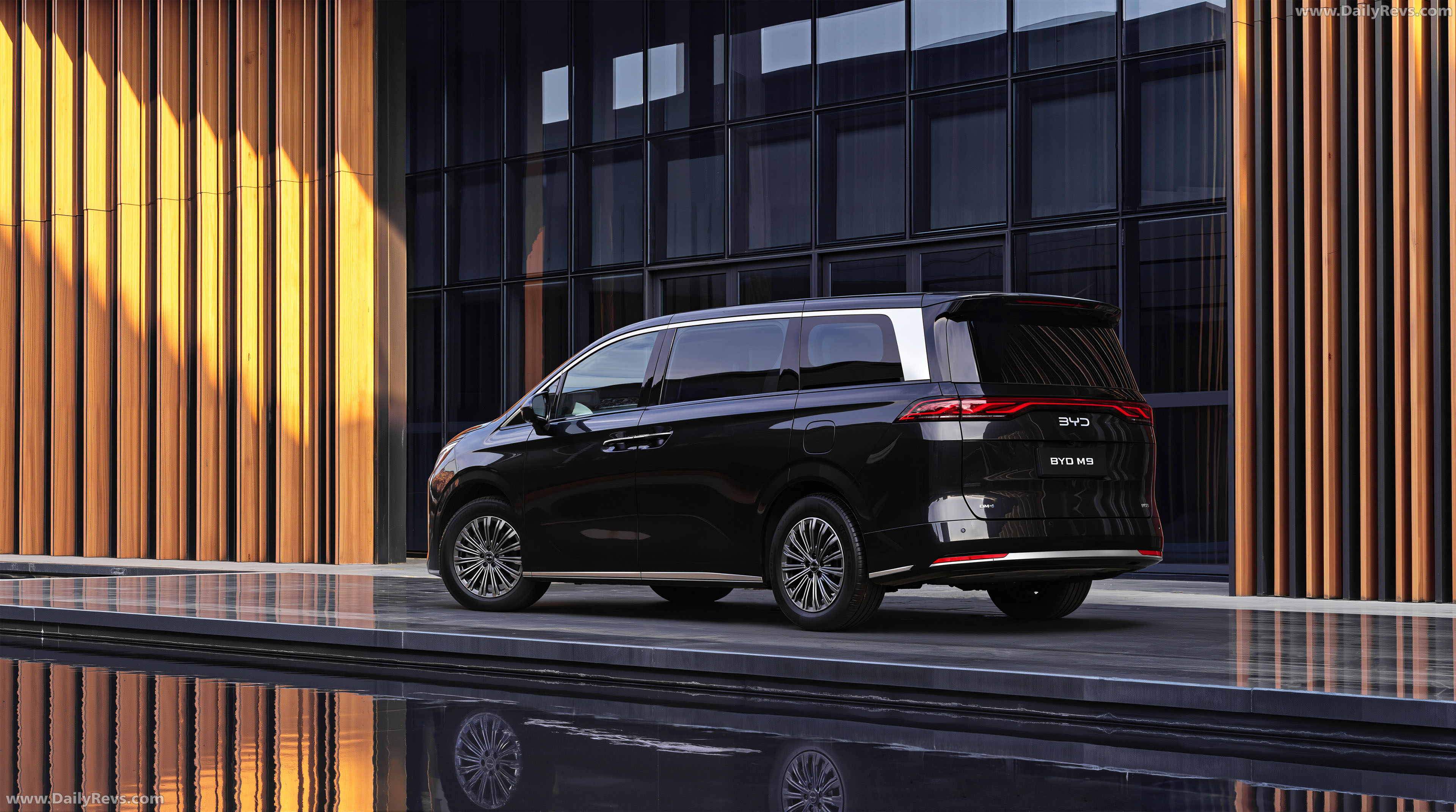 2026 BYD M9 Rear View