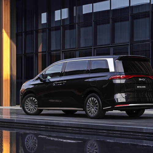 2026 BYD M9 Rear View