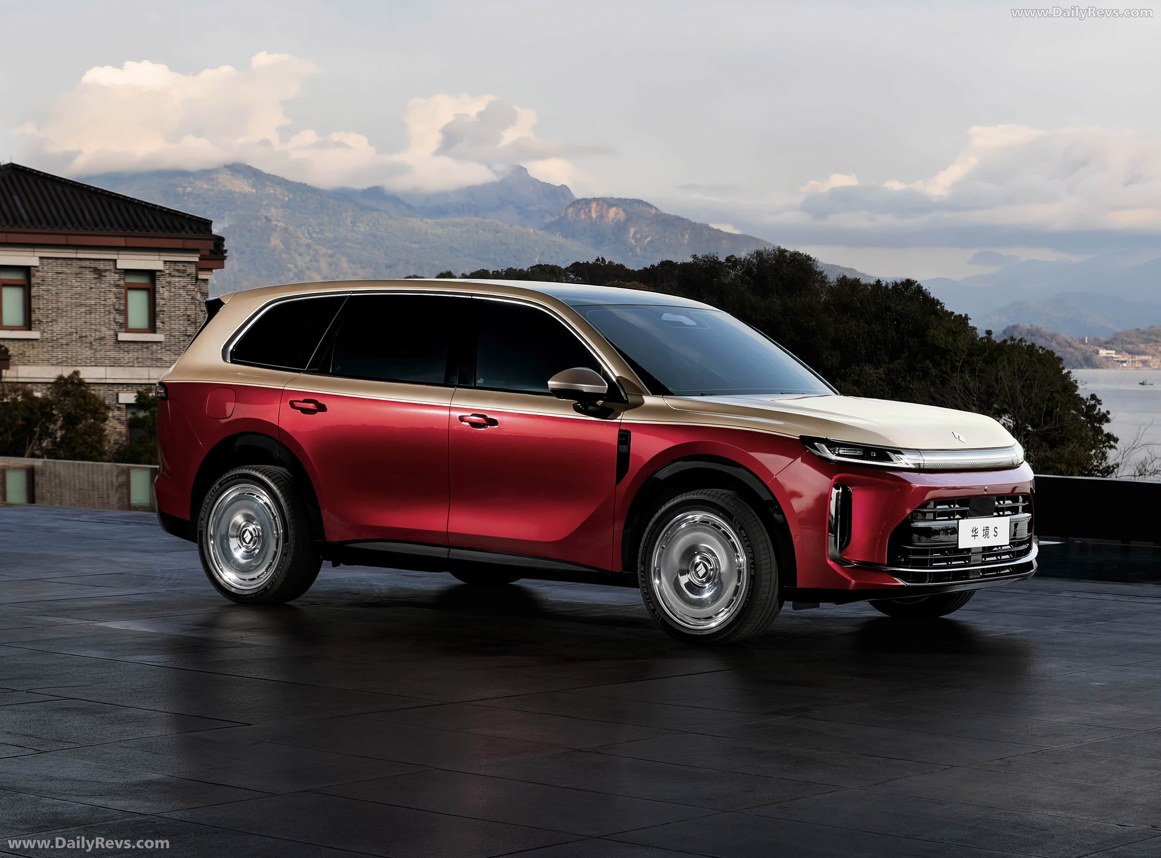2025 Baojun Huajing S Blazing Gold Edition Front View