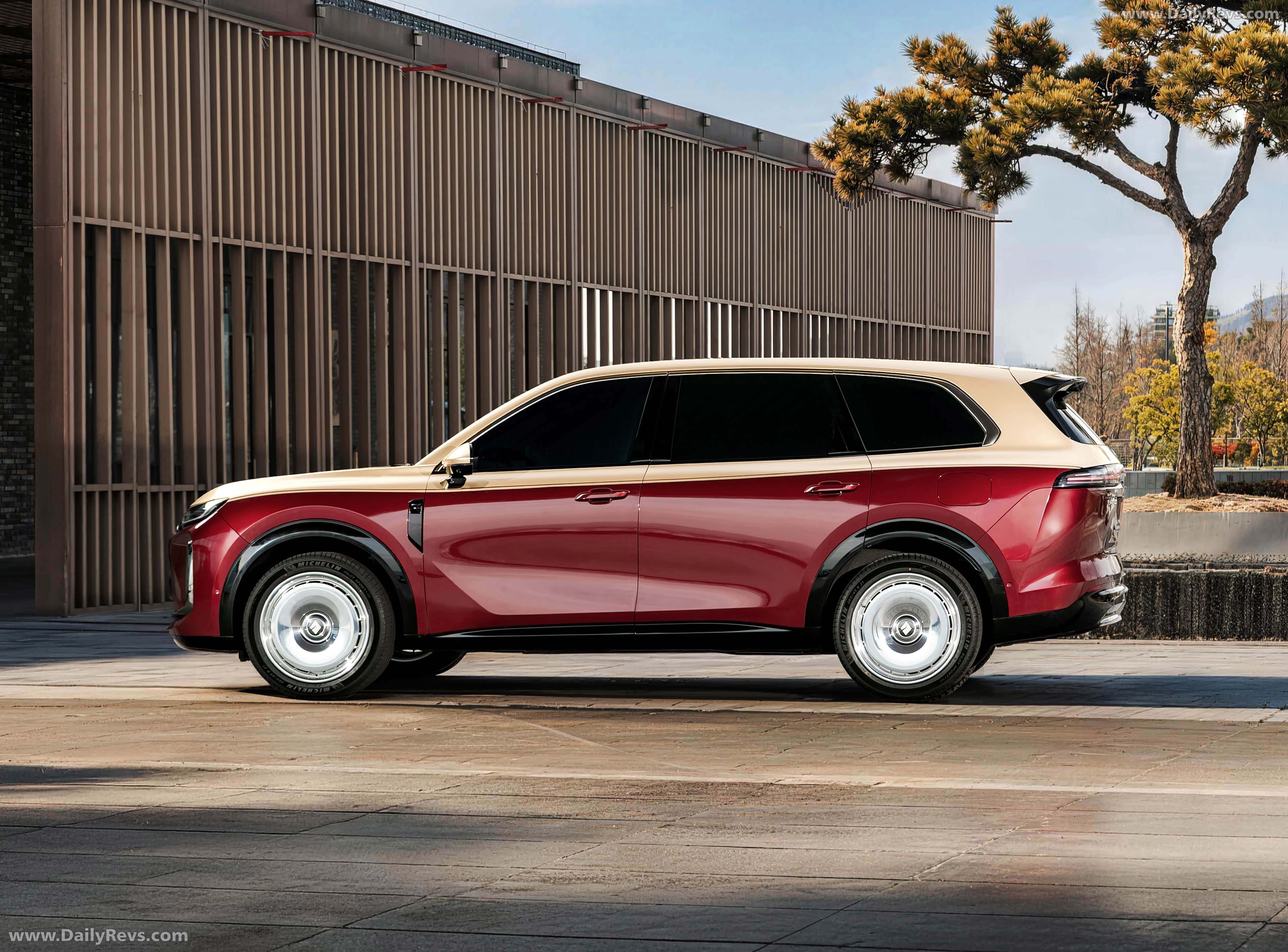 2025 Baojun Huajing S Blazing Gold Edition Rear View