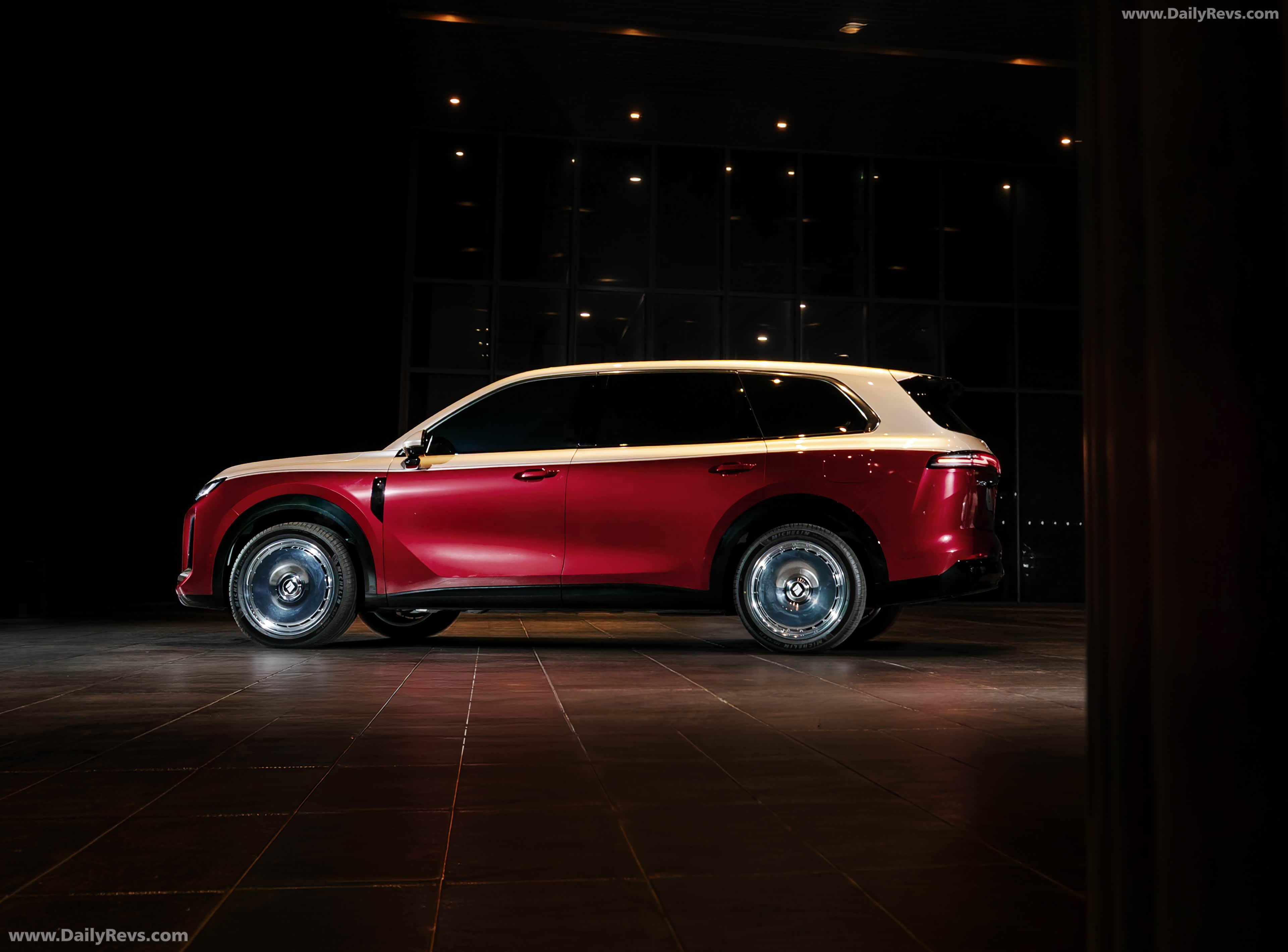 2025 Baojun Huajing S Blazing Gold Edition Rear View