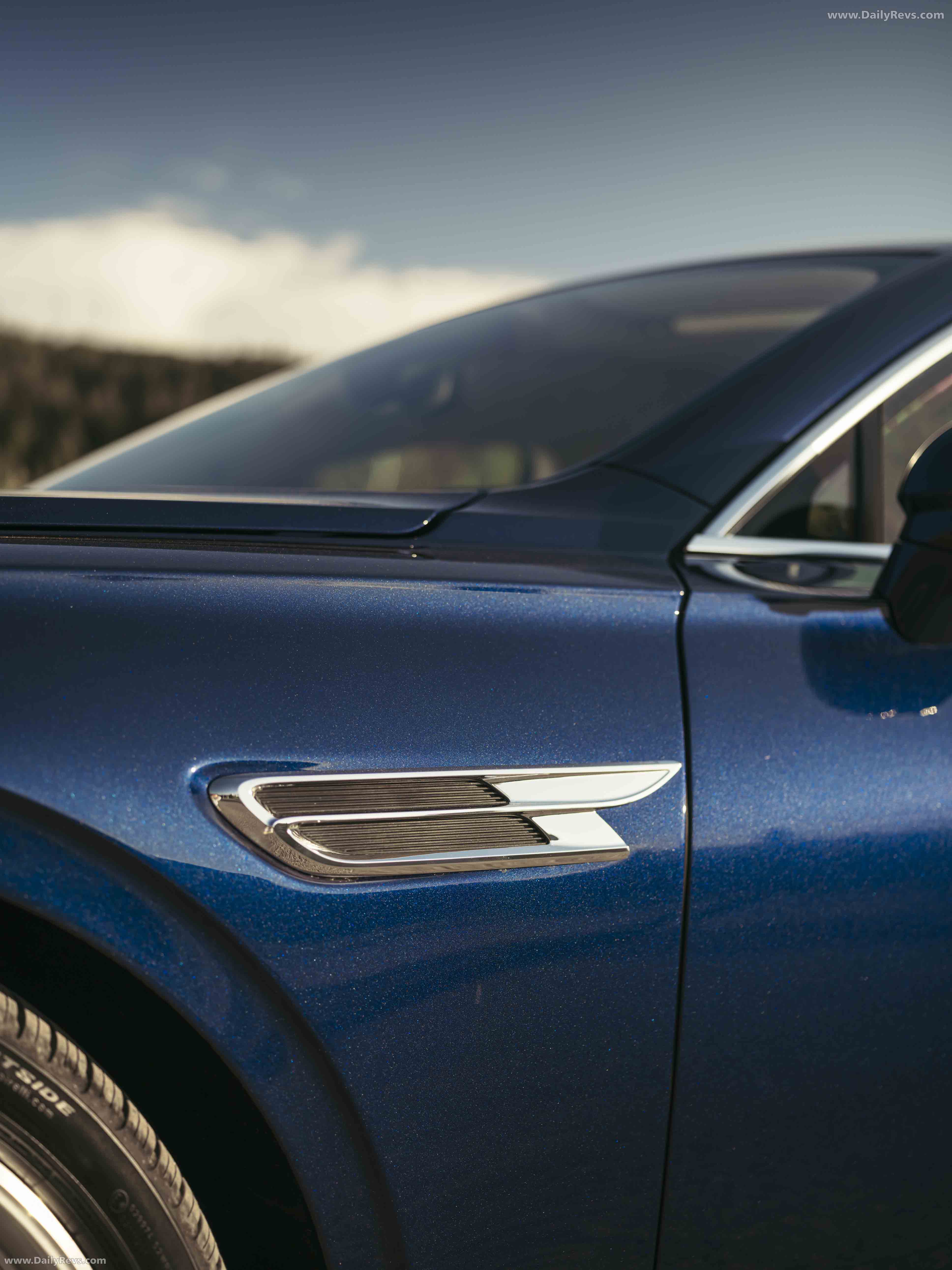 2025 Bentley Flying Spur Azure Exterior