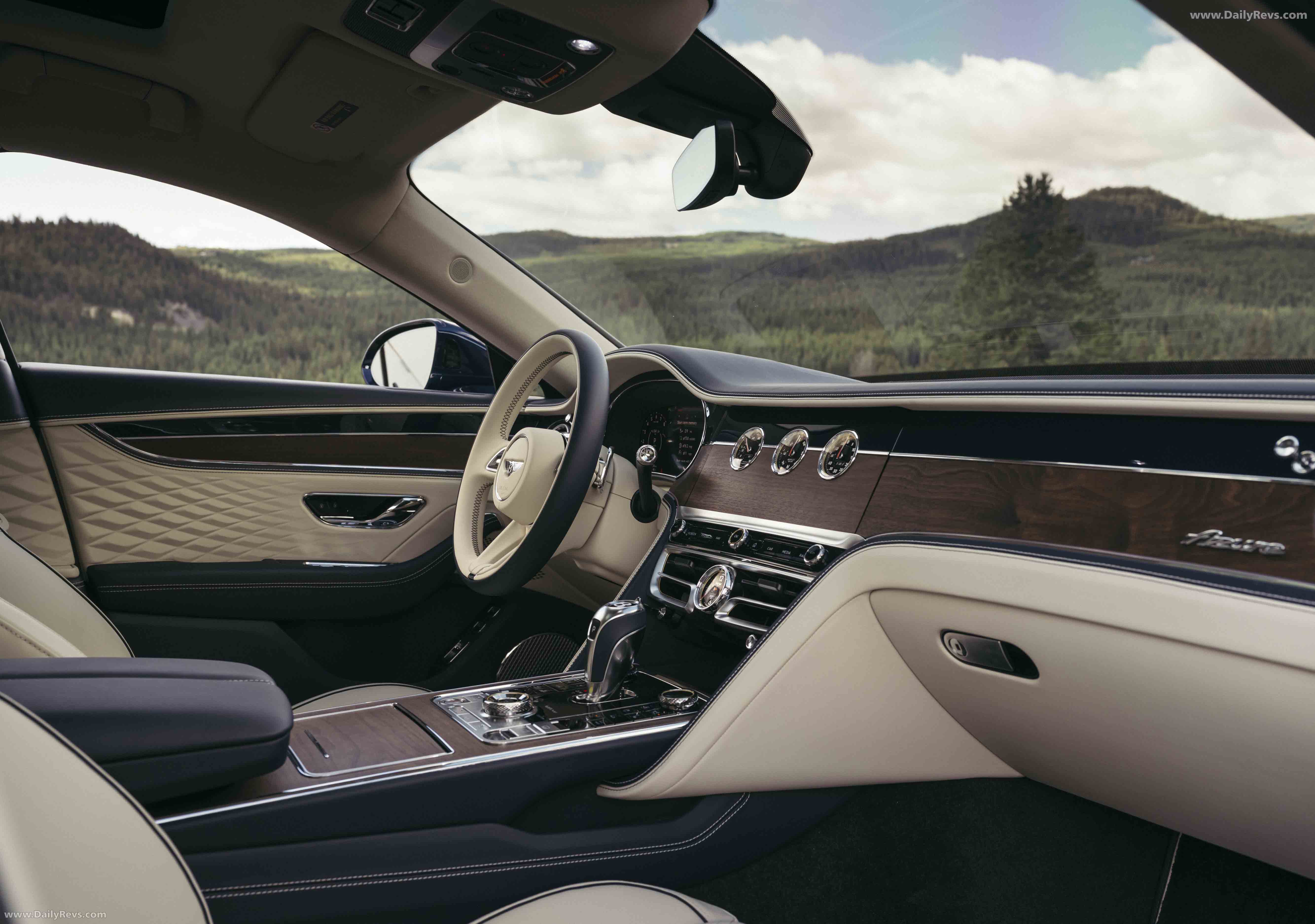 2025-bentley-flying-spur-azure-luxury-for-those-who-don-t-shout