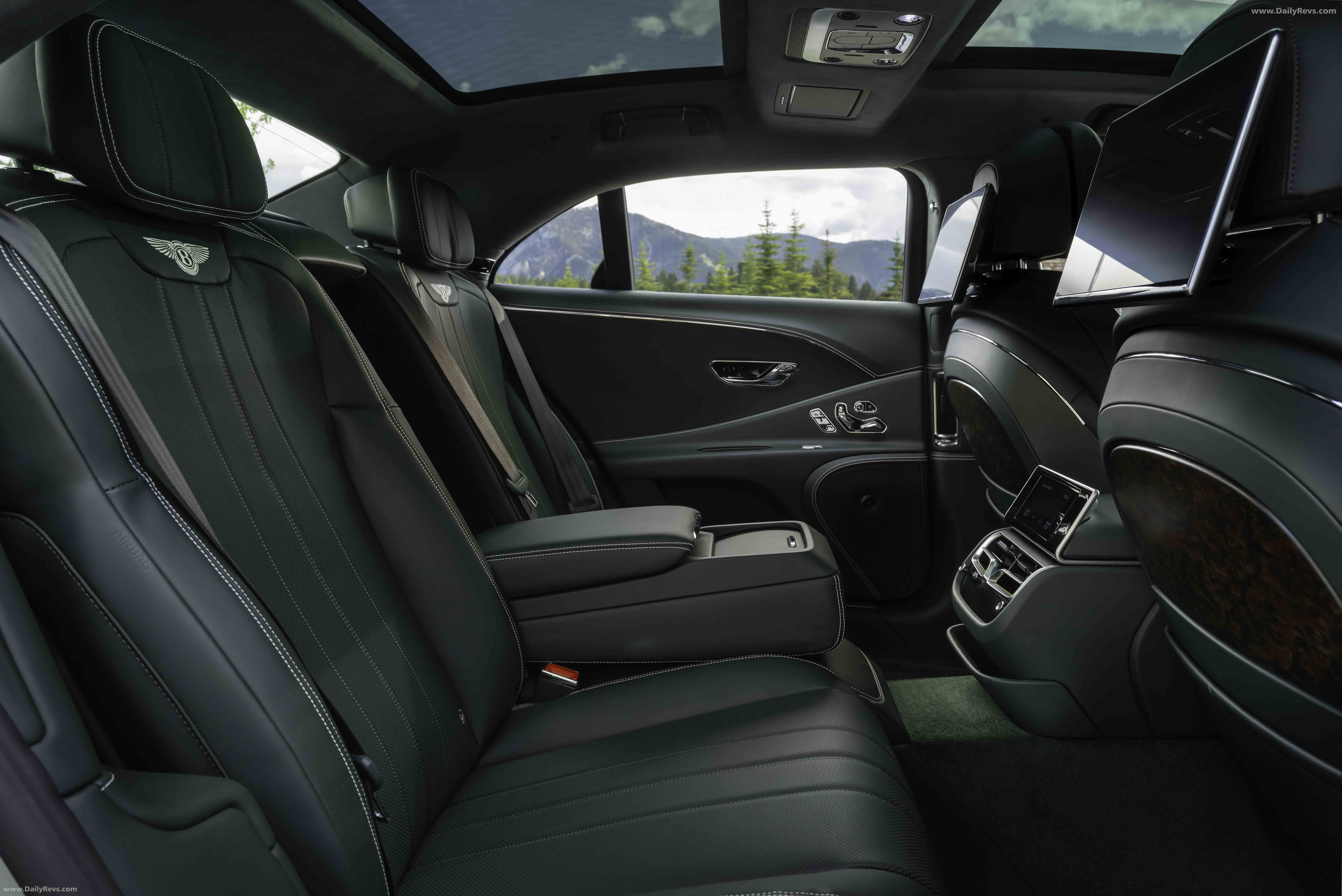 2025 Bentley Flying Spur Cumbarian Green Interior