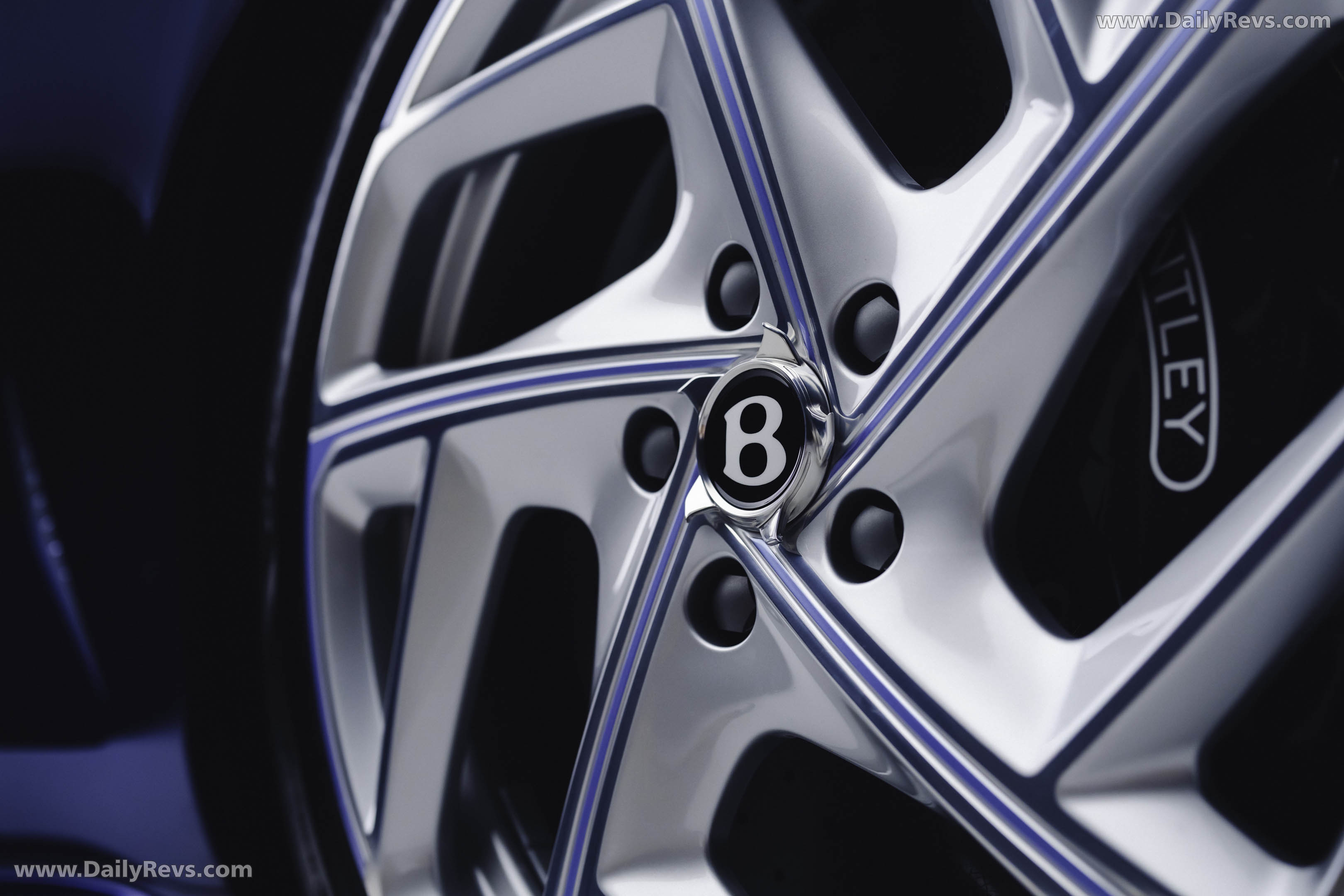 2026 Bentley Batur Convertible 4 Exterior