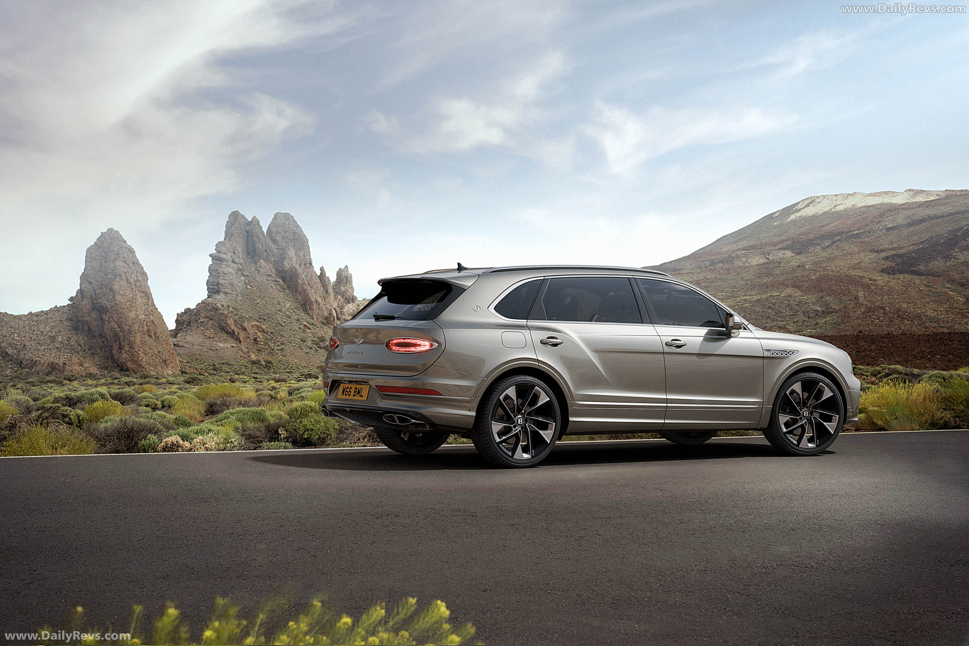 2027 Bentley Bentayga Artenara Edition Rear View