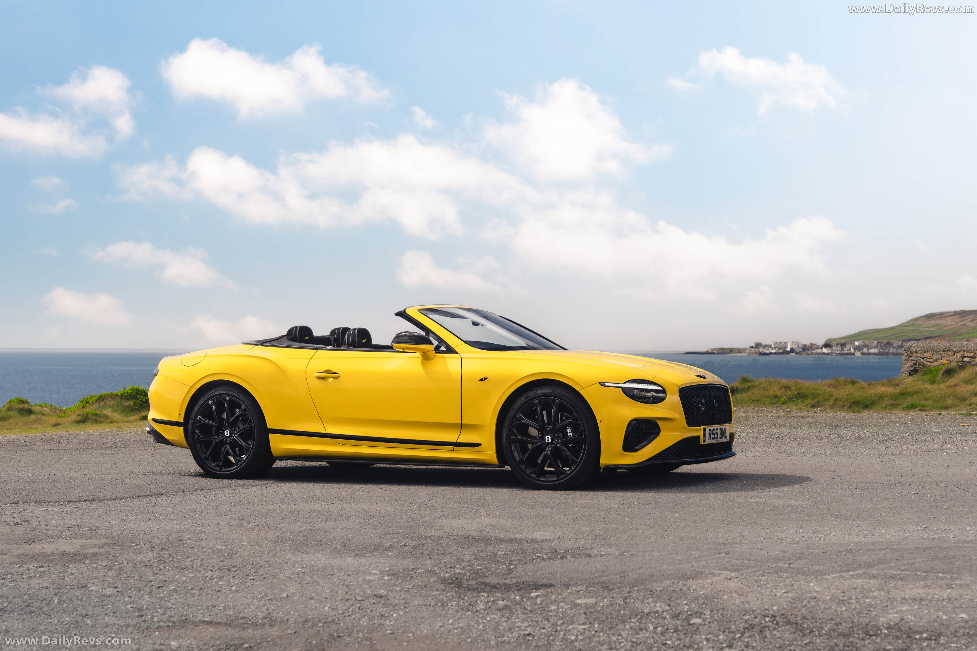 2027 Bentley Continental GTC S UK Version Side View
