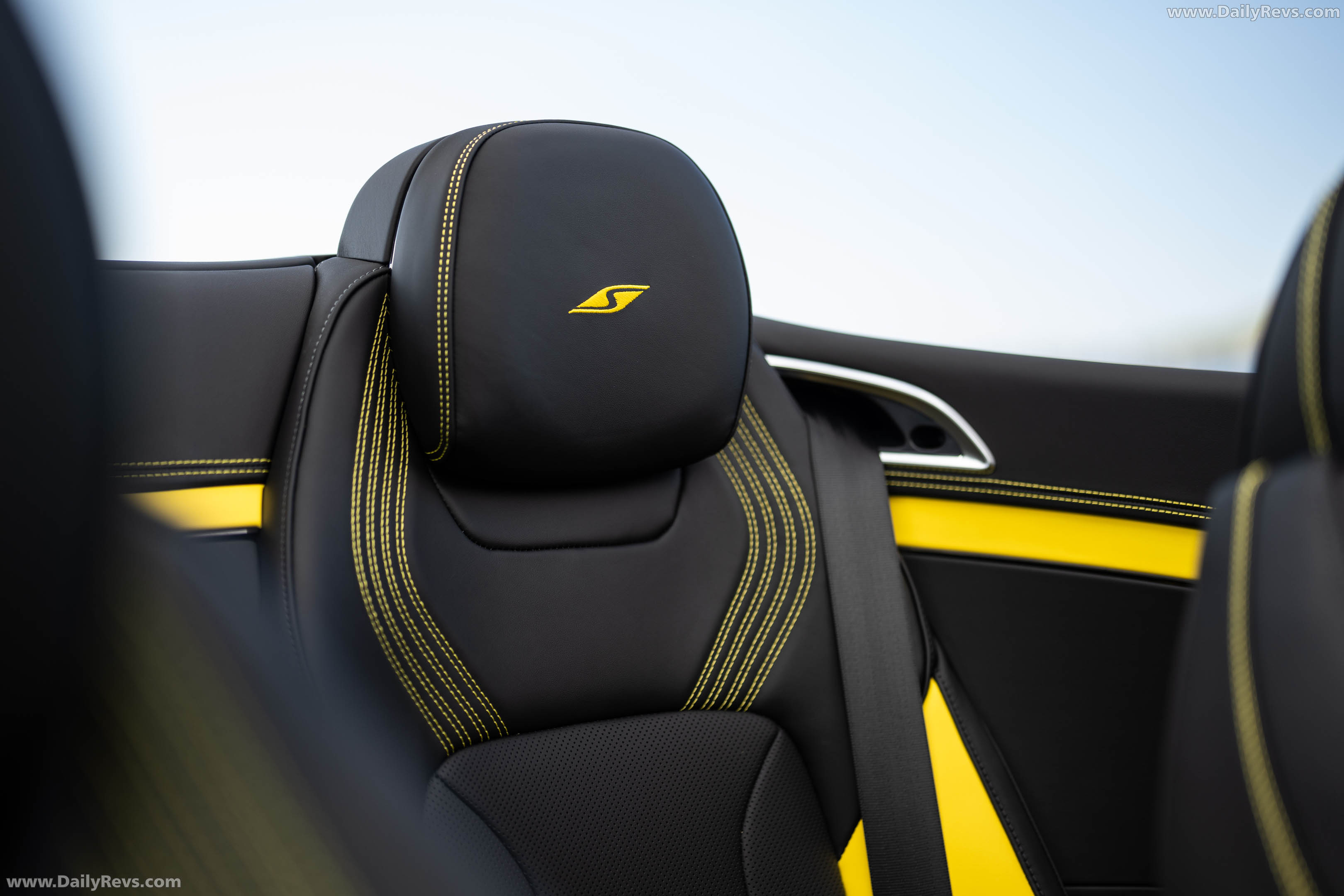2027 Bentley Continental GTC S UK Version Interior