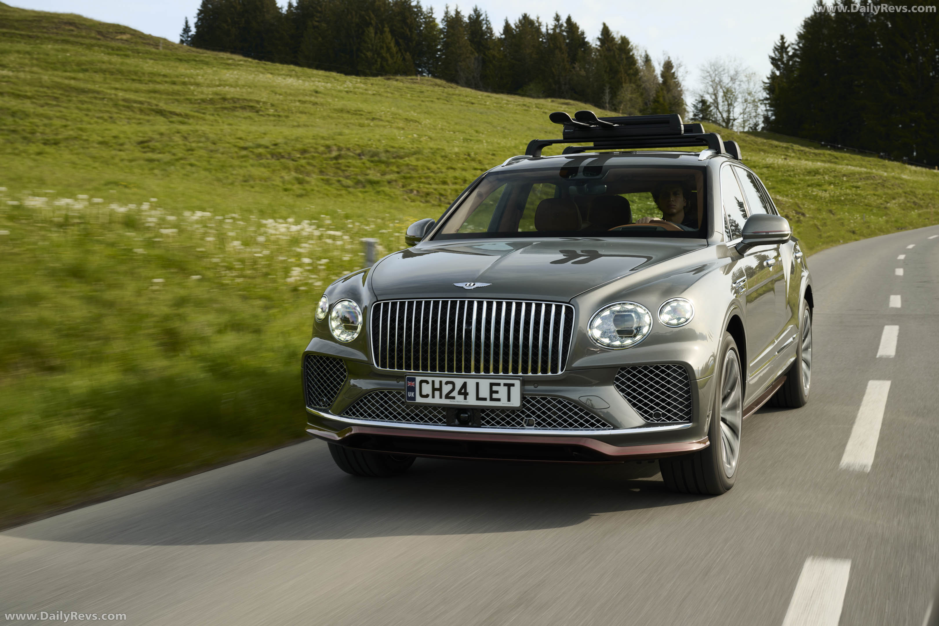 2026 Bentley Bentayga EWB Chalet Edition Front View