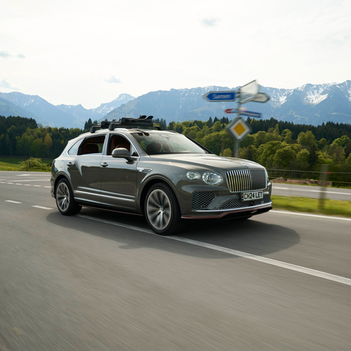 2026 Bentley Bentayga EWB Chalet Edition Front View