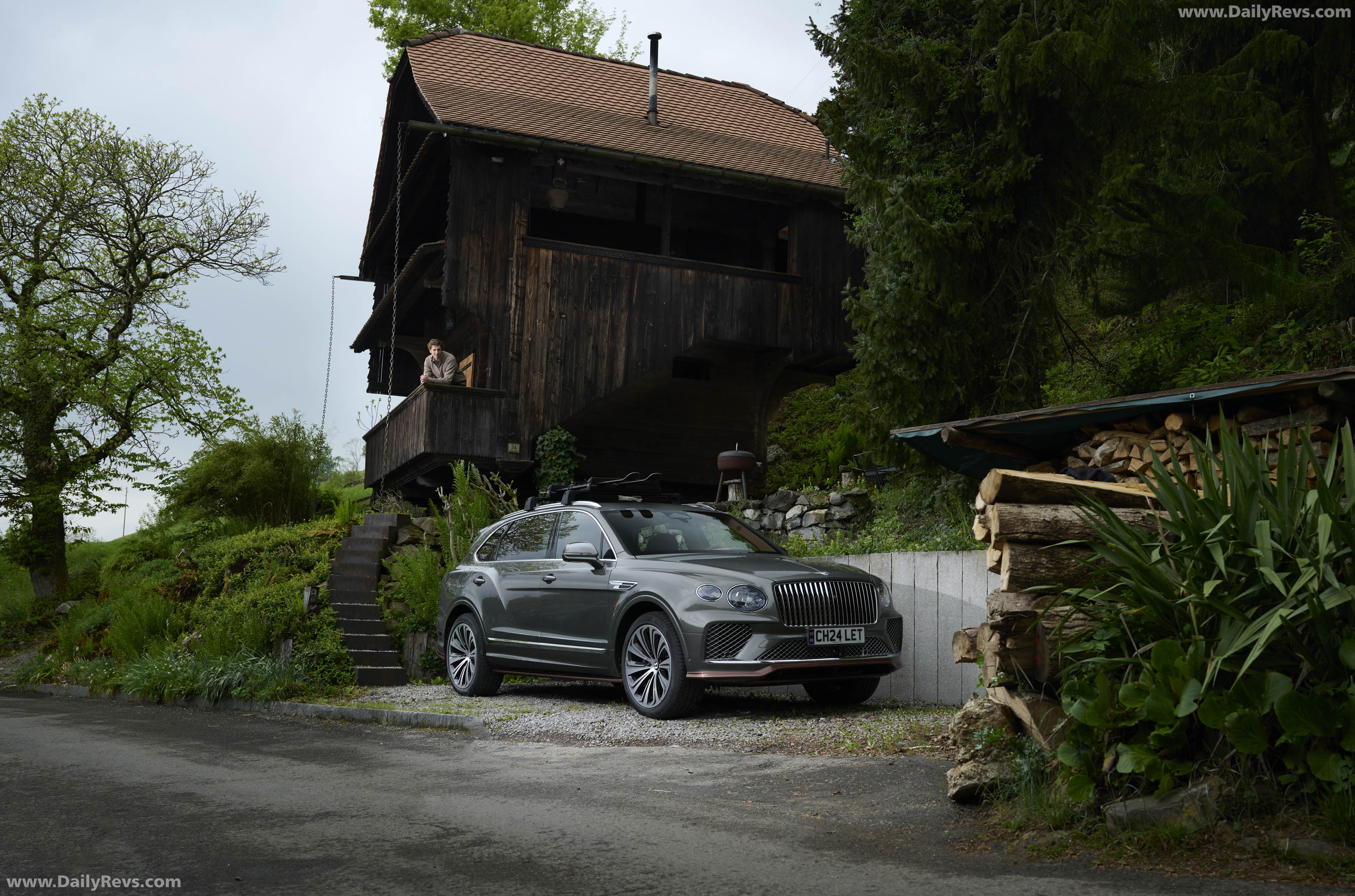 2026 Bentley Bentayga EWB Chalet Edition Front View