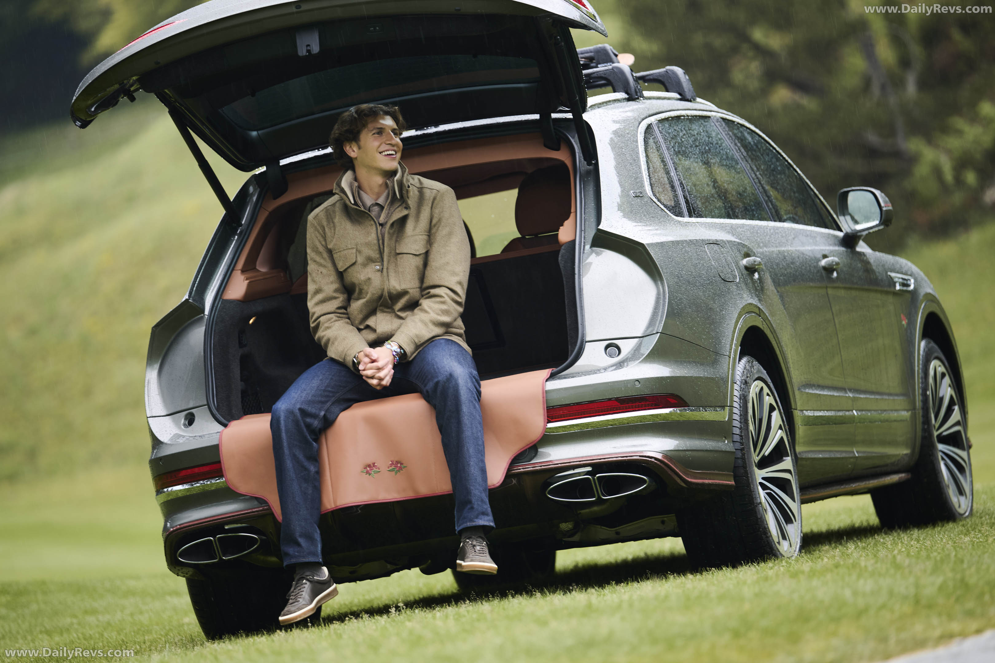 2026 Bentley Bentayga EWB Chalet Edition Rear View