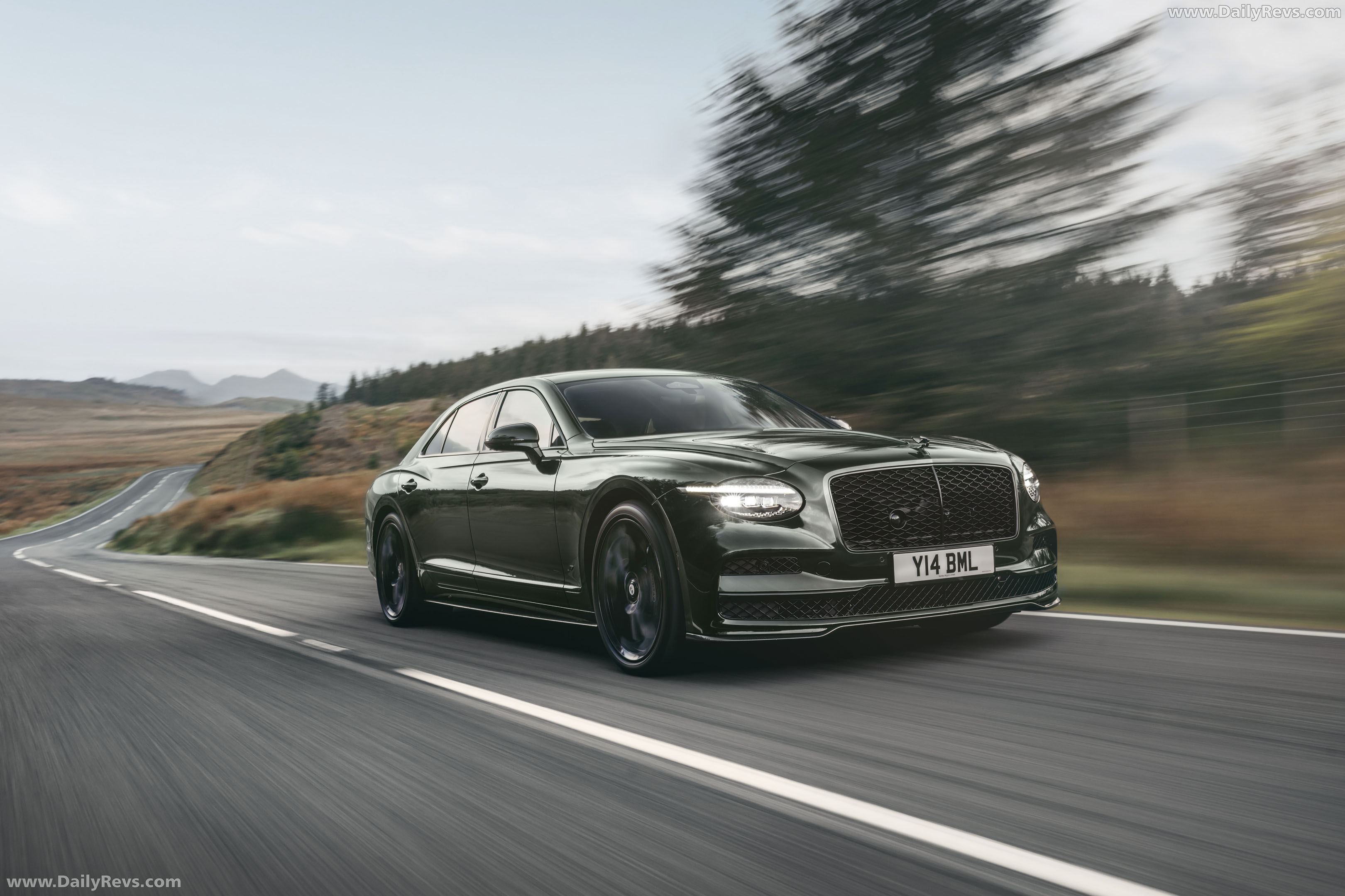 2027 Bentley Flying Spur S Front View