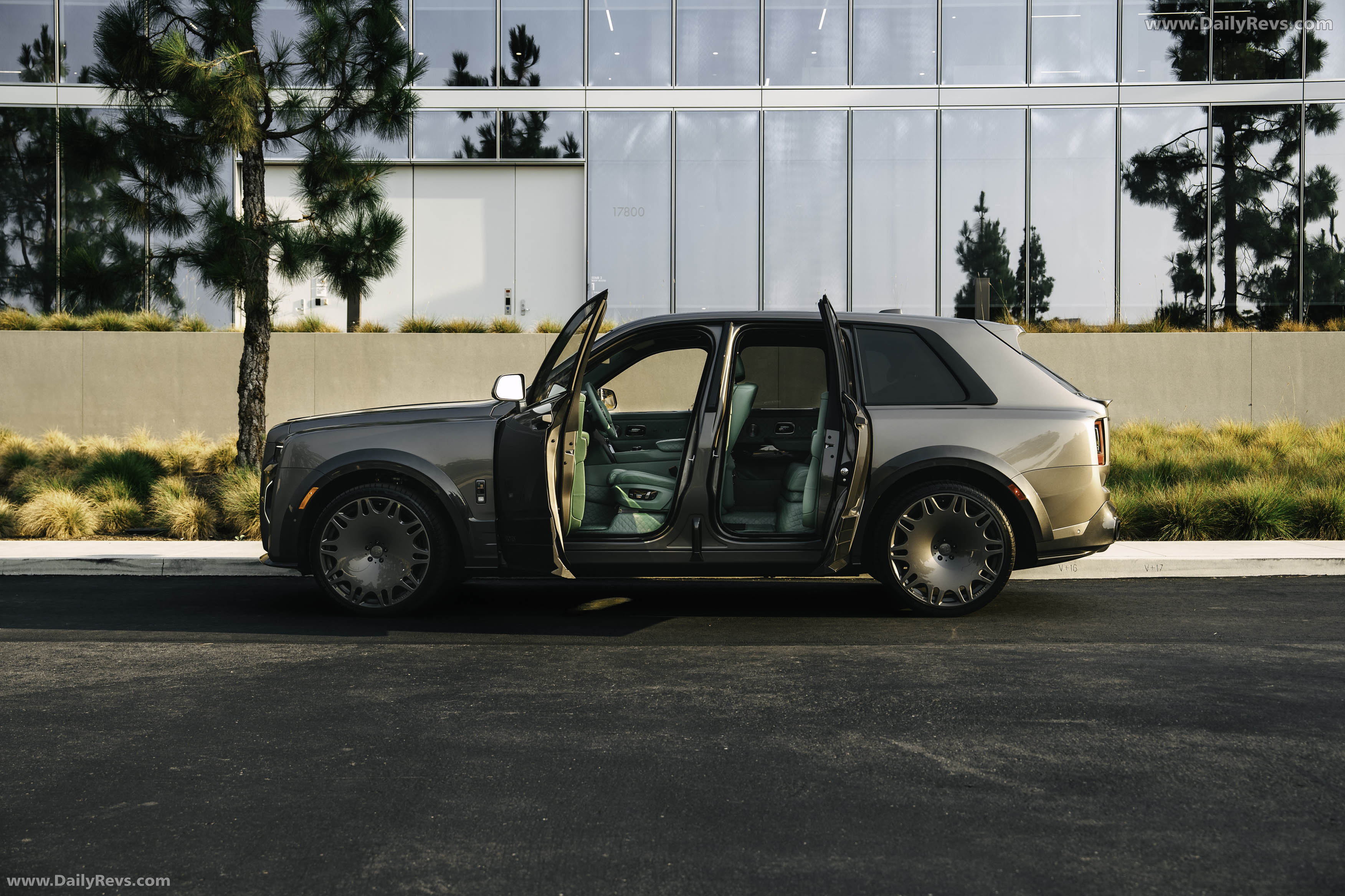 2026 Brabus 700 Rolls-Royce Cullinan Series II Side View