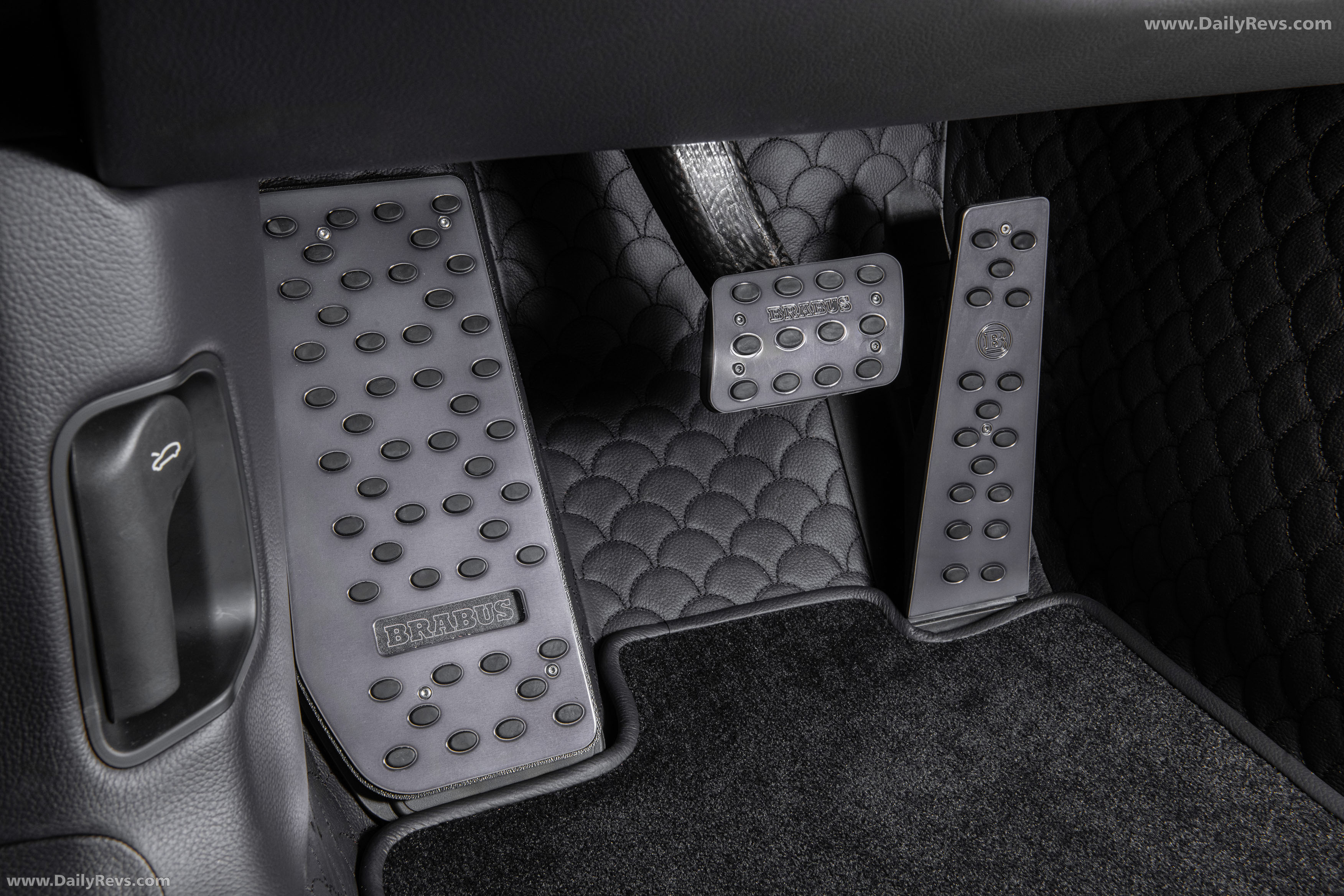 2026 Brabus 900 Continental GTC Speed Interior