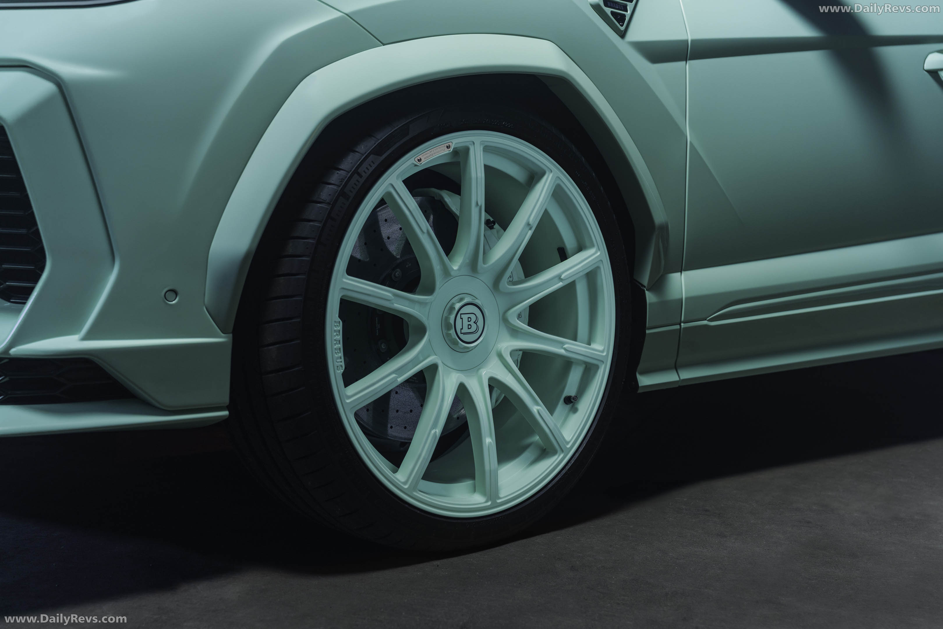 2026 Brabus 900 Mint Urus SE Exterior