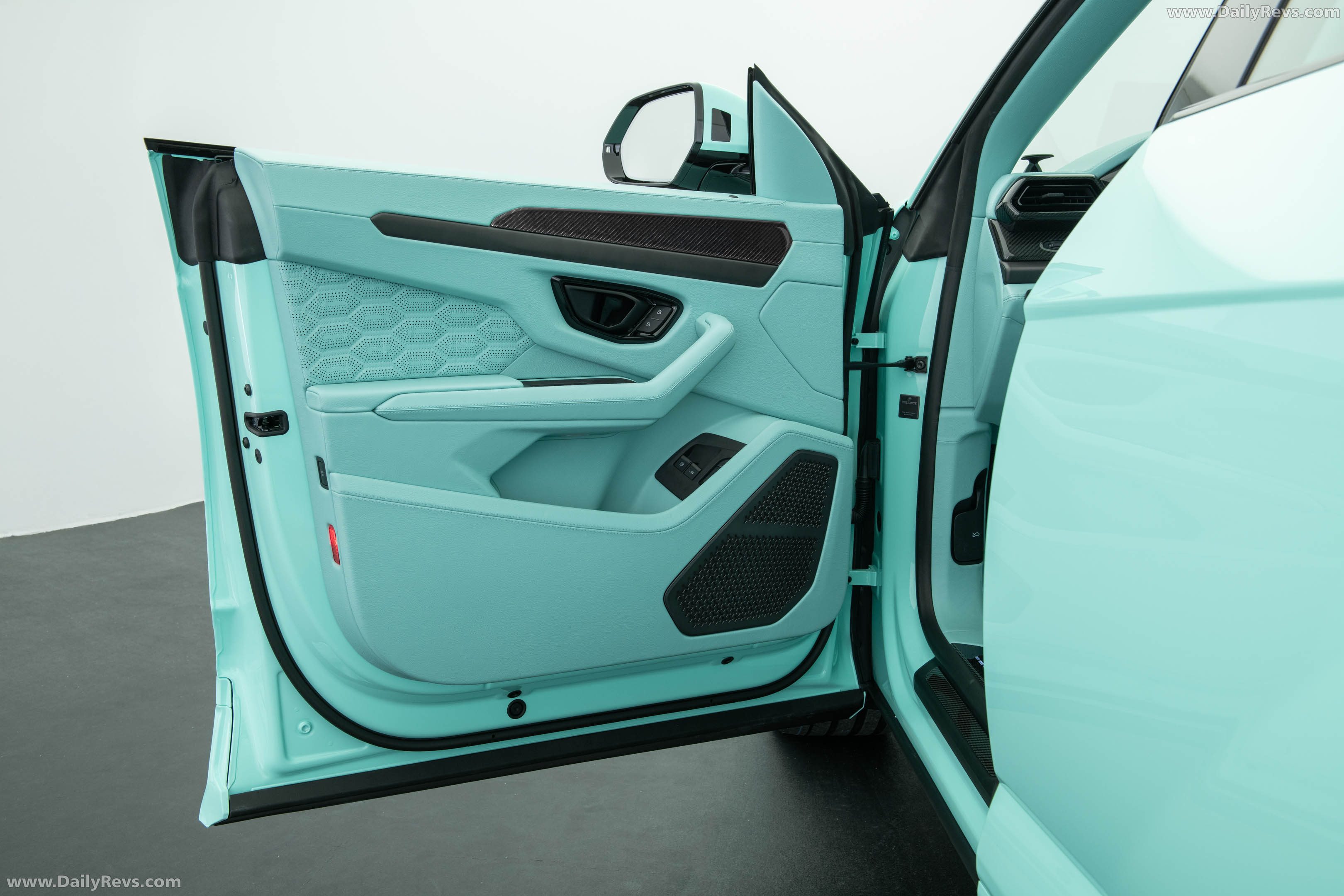 2026 Brabus 900 Mint Urus SE Interior