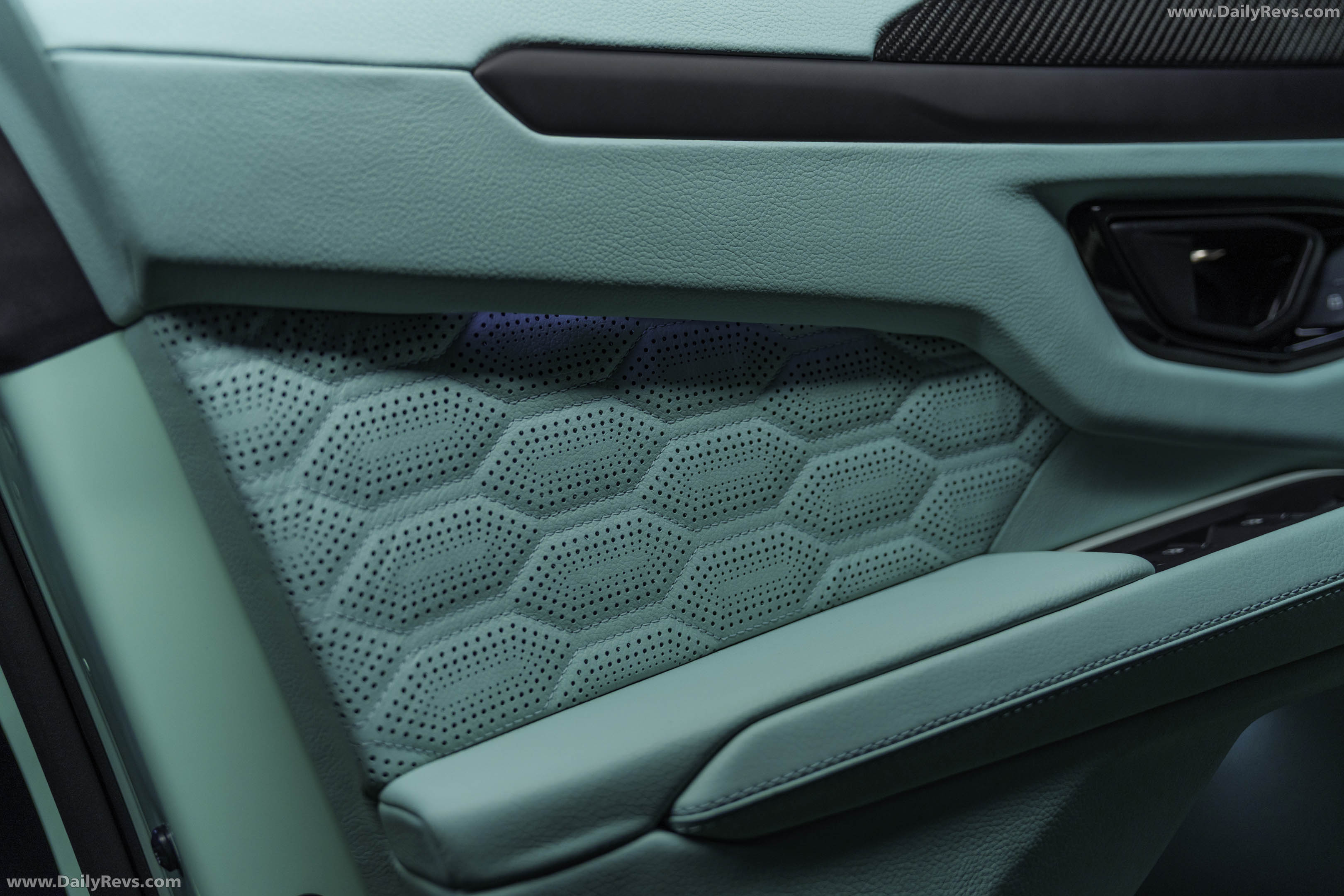 2026 Brabus 900 Mint Urus SE Interior