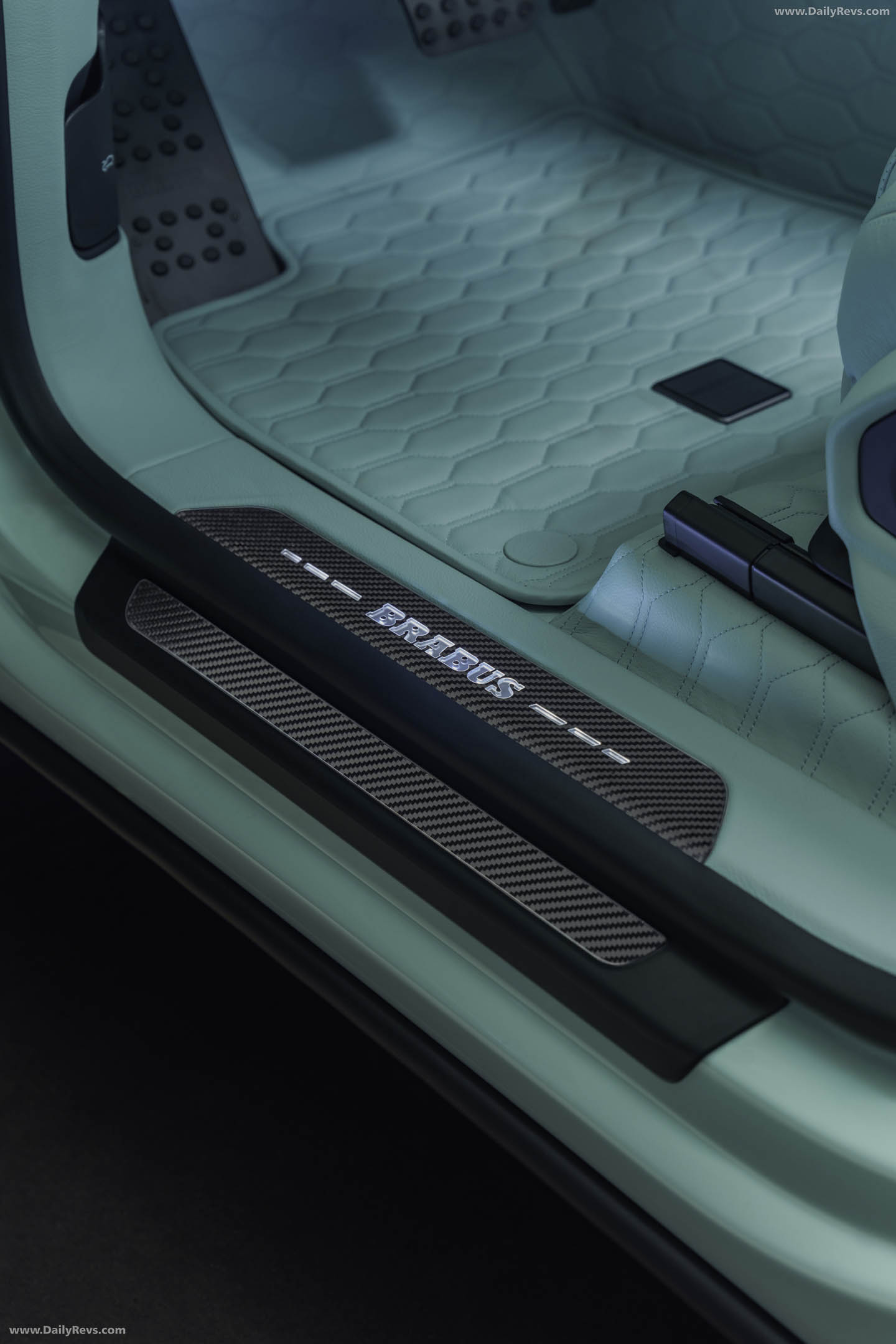 2026 Brabus 900 Mint Urus SE Interior