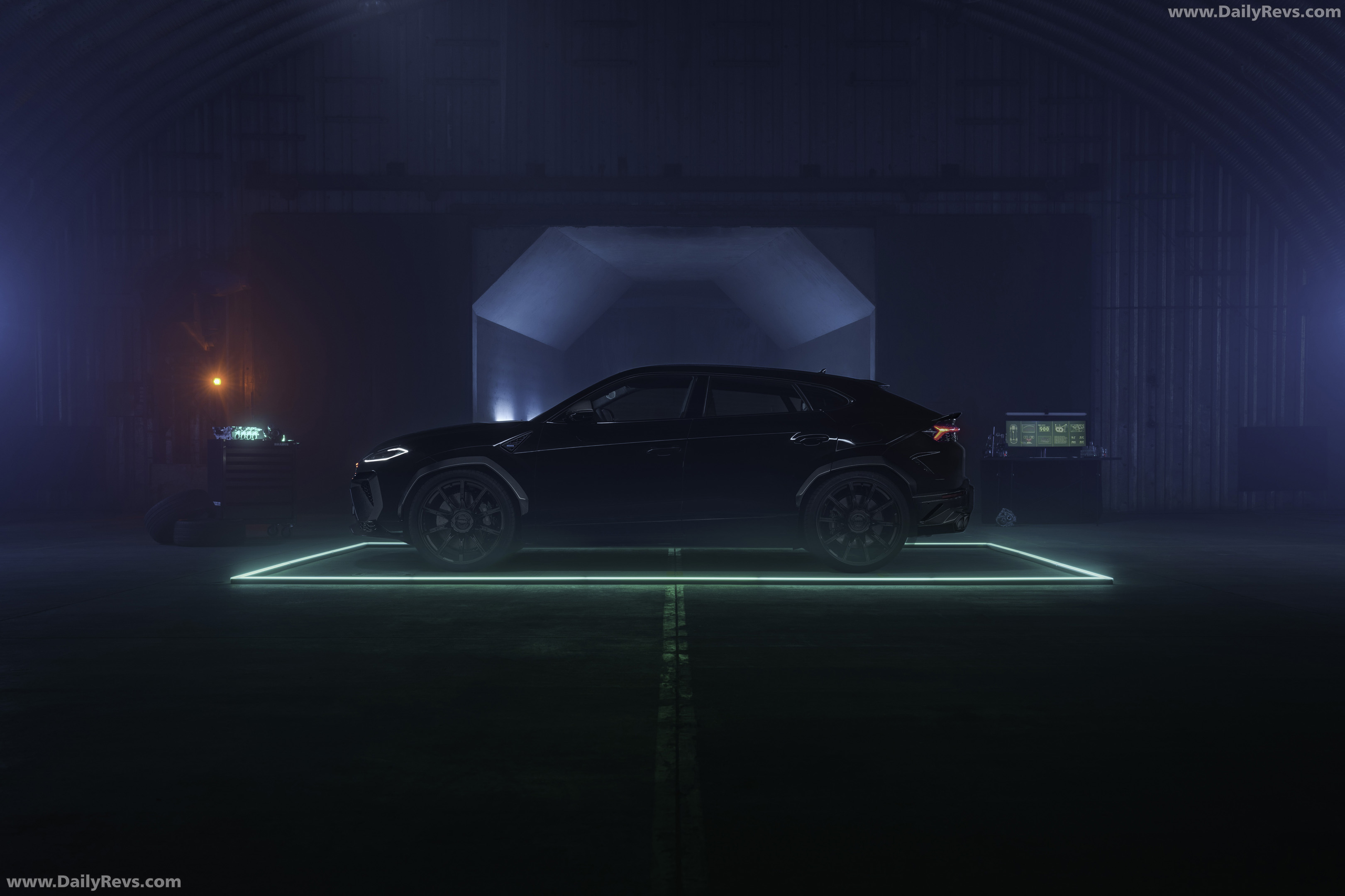 2026 Brabus 900 Superblack Urus SE Side View