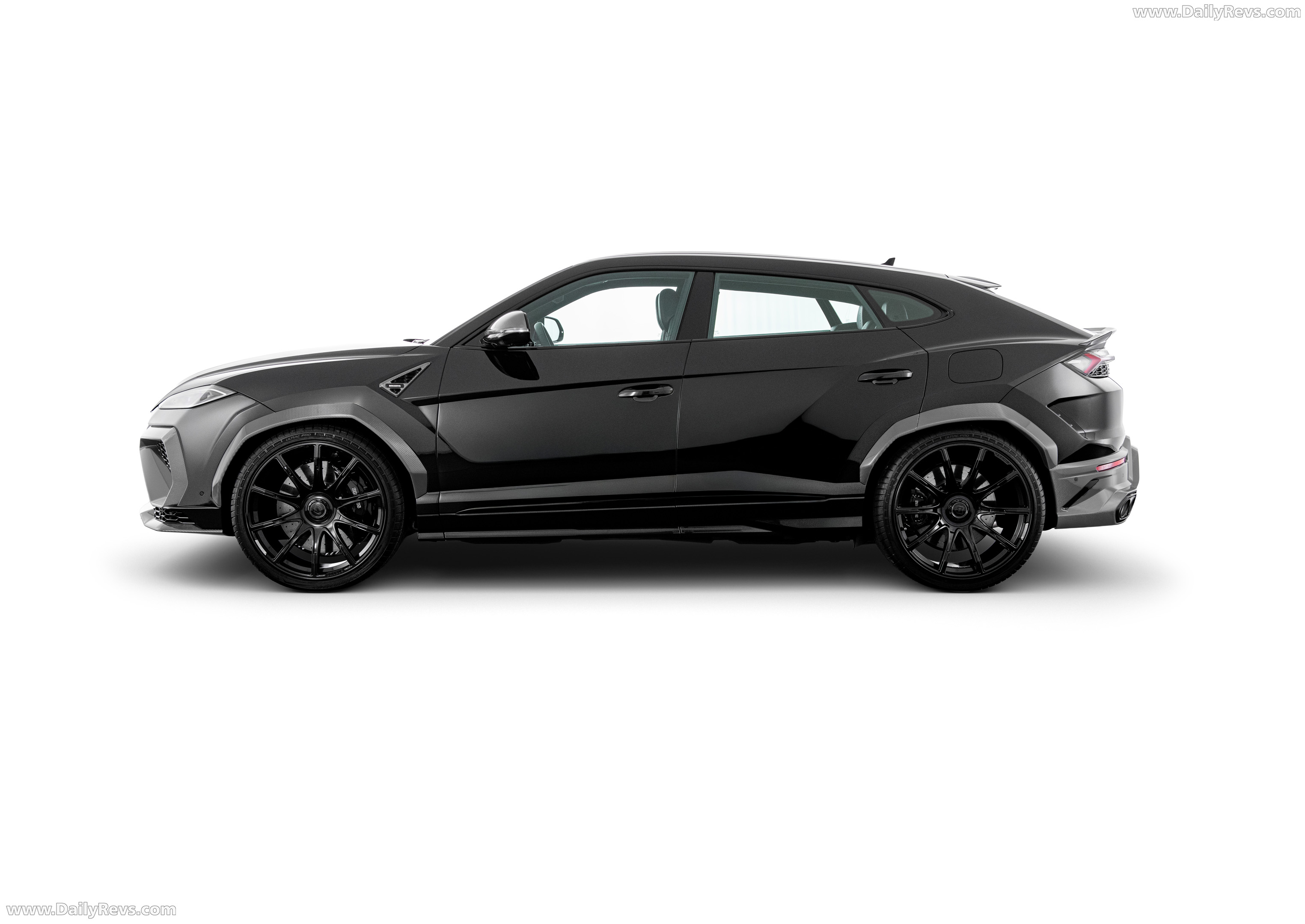 2026 Brabus 900 Superblack Urus SE Side View