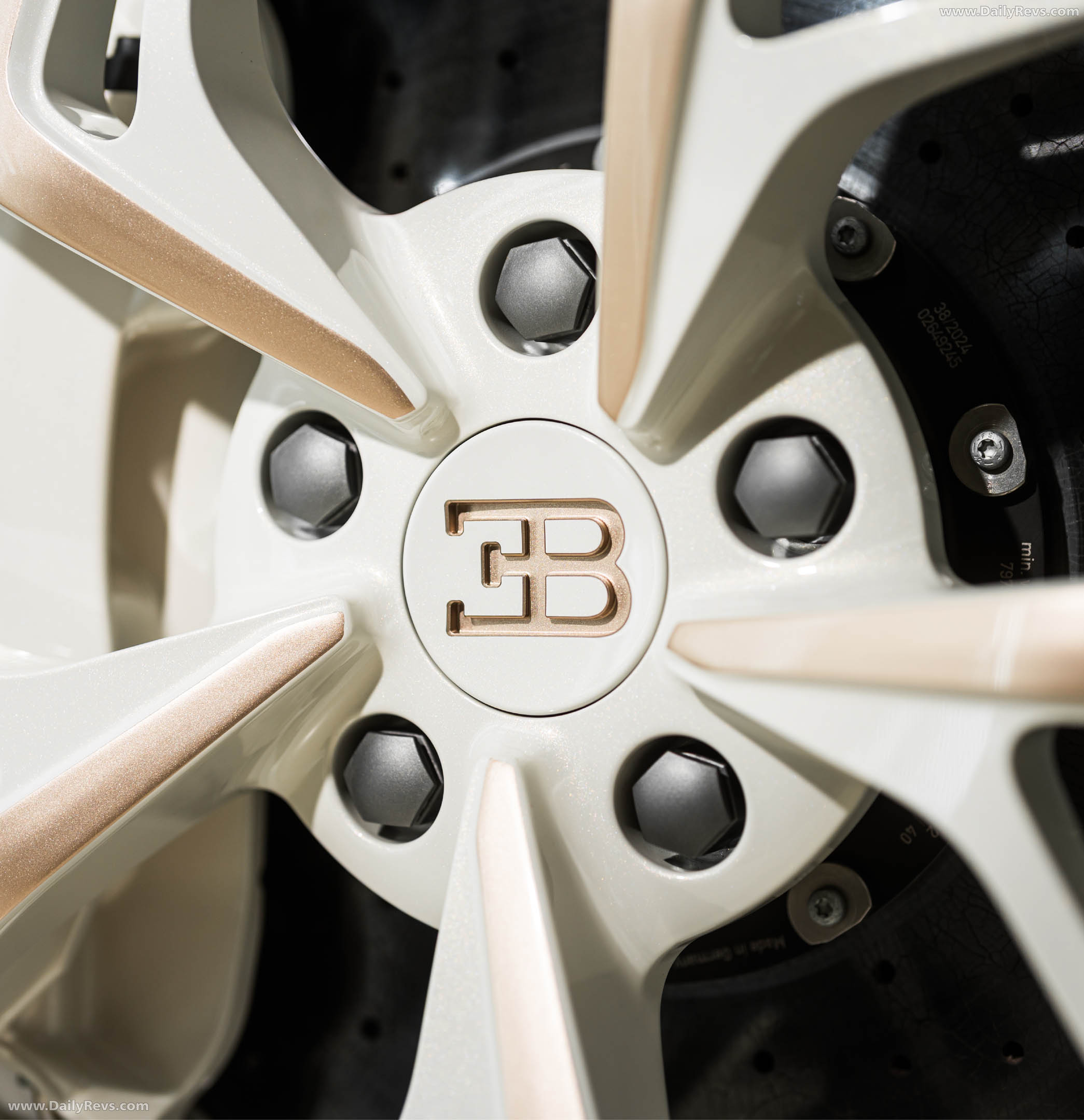 2026 Bugatti W16 Mistral La Perle Rare Exterior