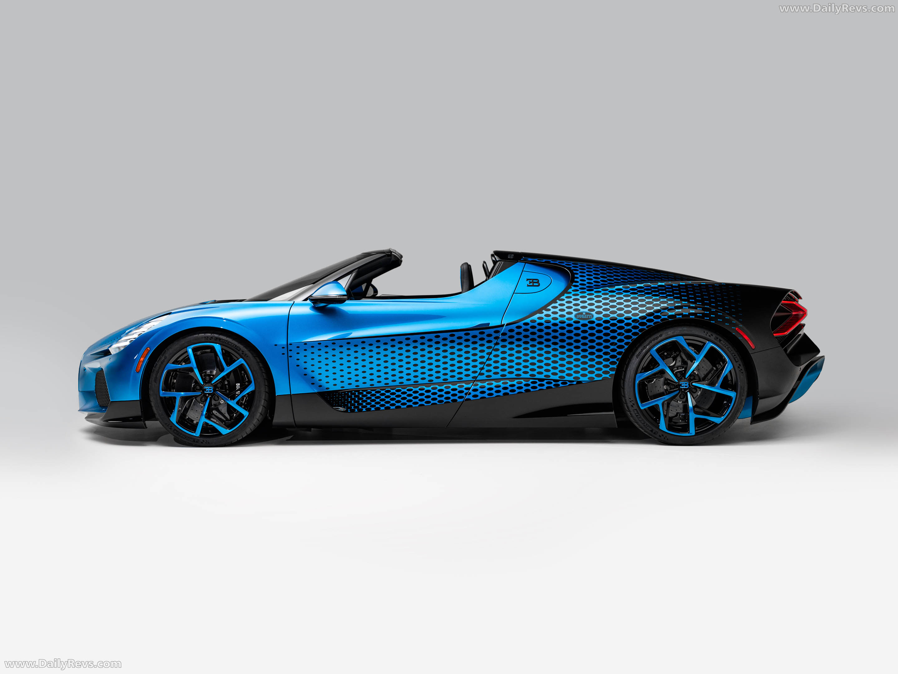2026 Bugatti W16 Mistral Fly Bug Side View