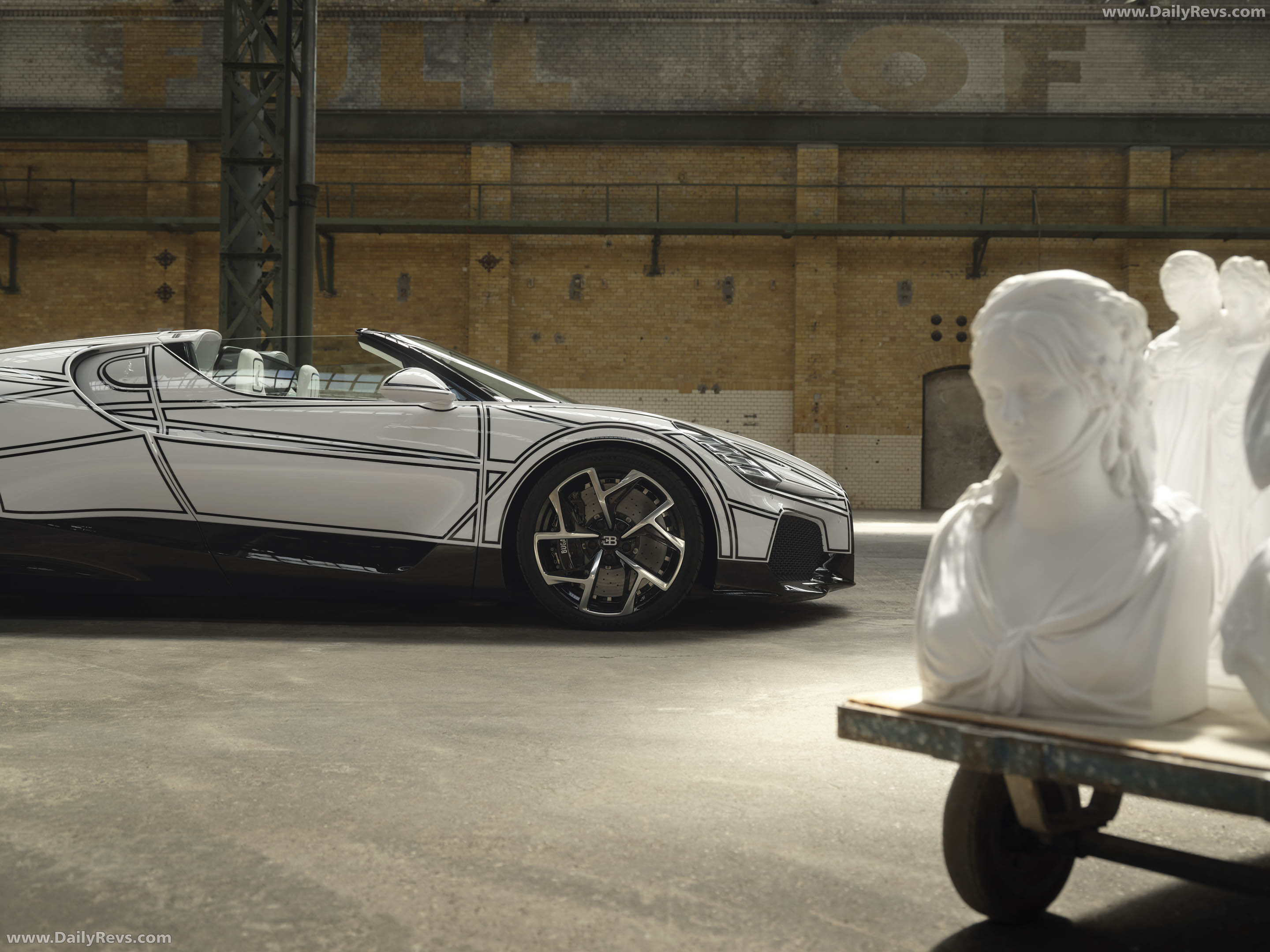 2026 Bugatti W16 Mistral Blanc Eternel Exterior