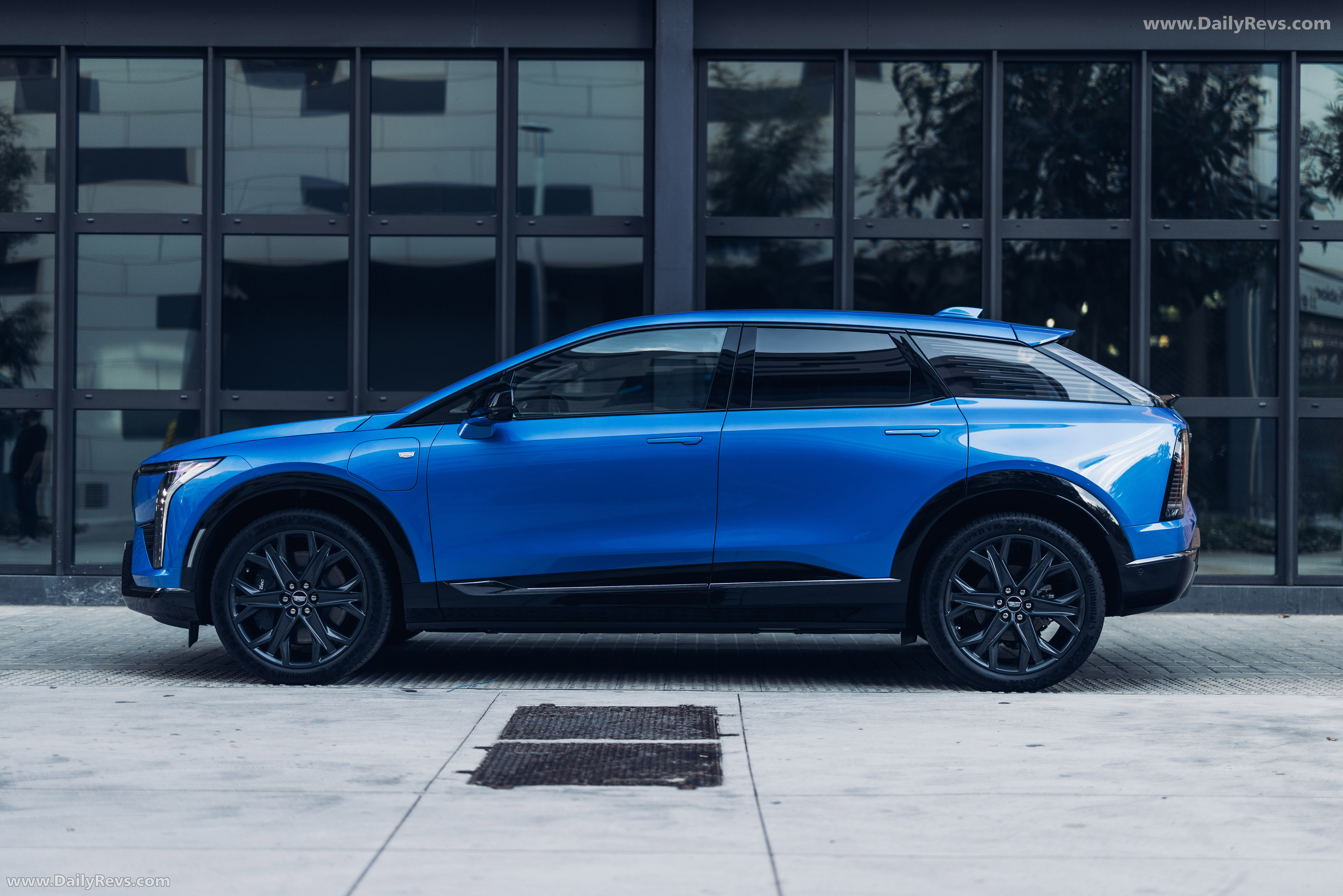 2026 Cadillac Optiq European Version Side View