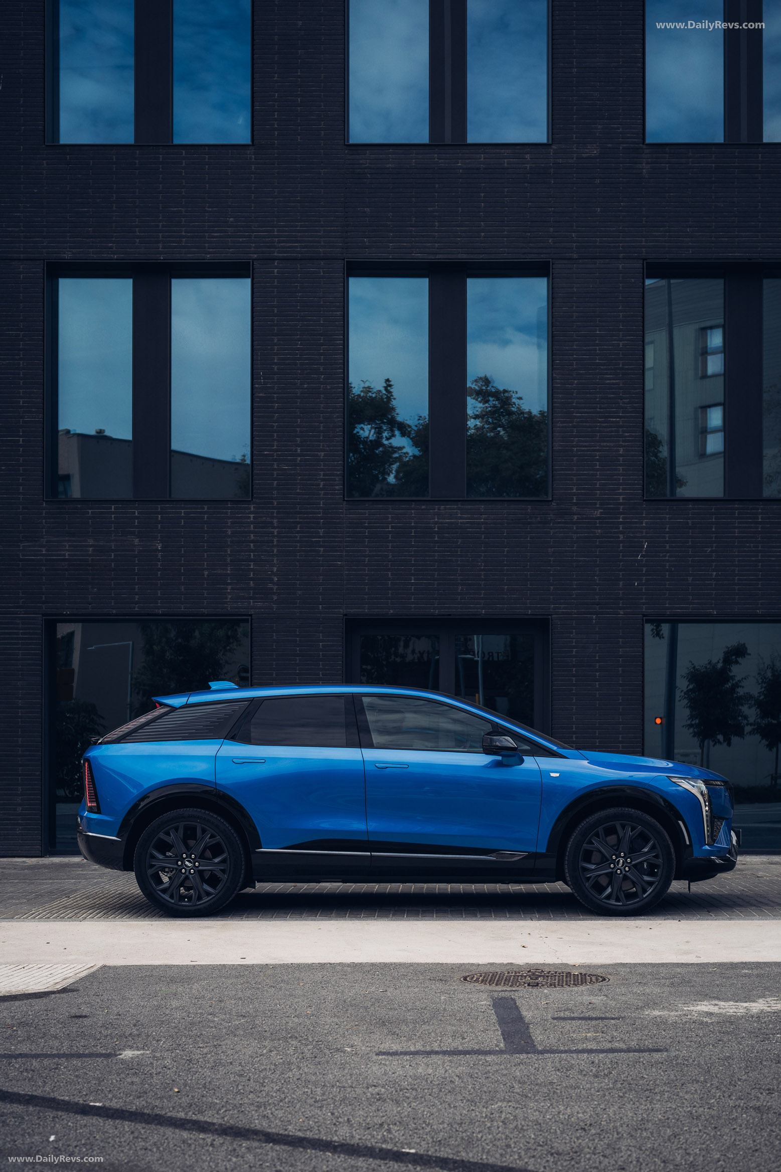 2026 Cadillac Optiq European Version Side View