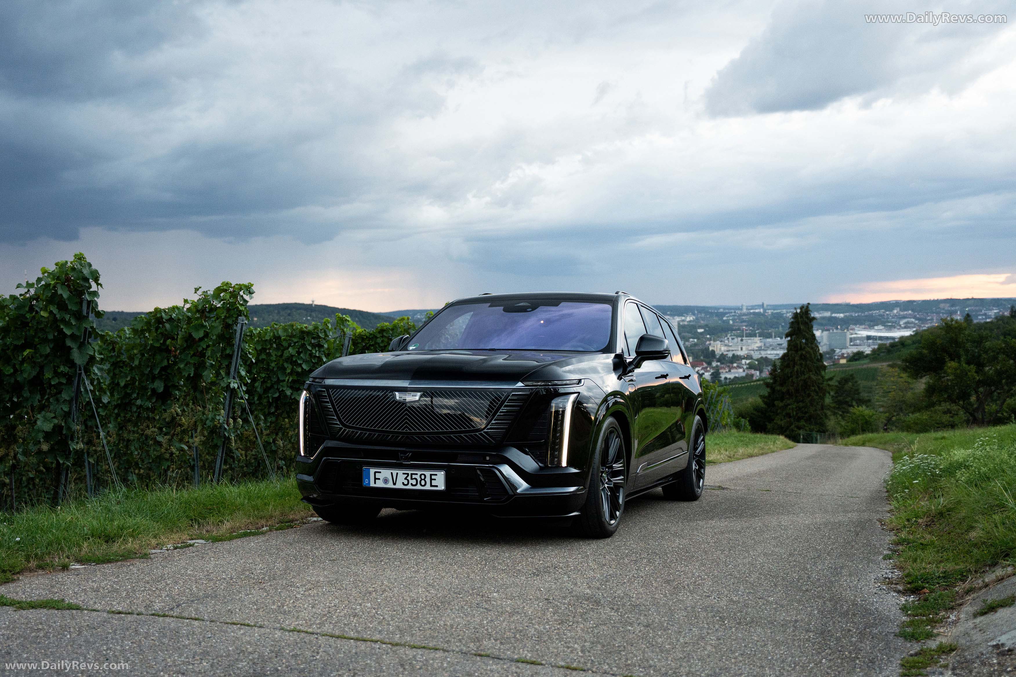 2026 Cadillac VISTIQ European Version Front View