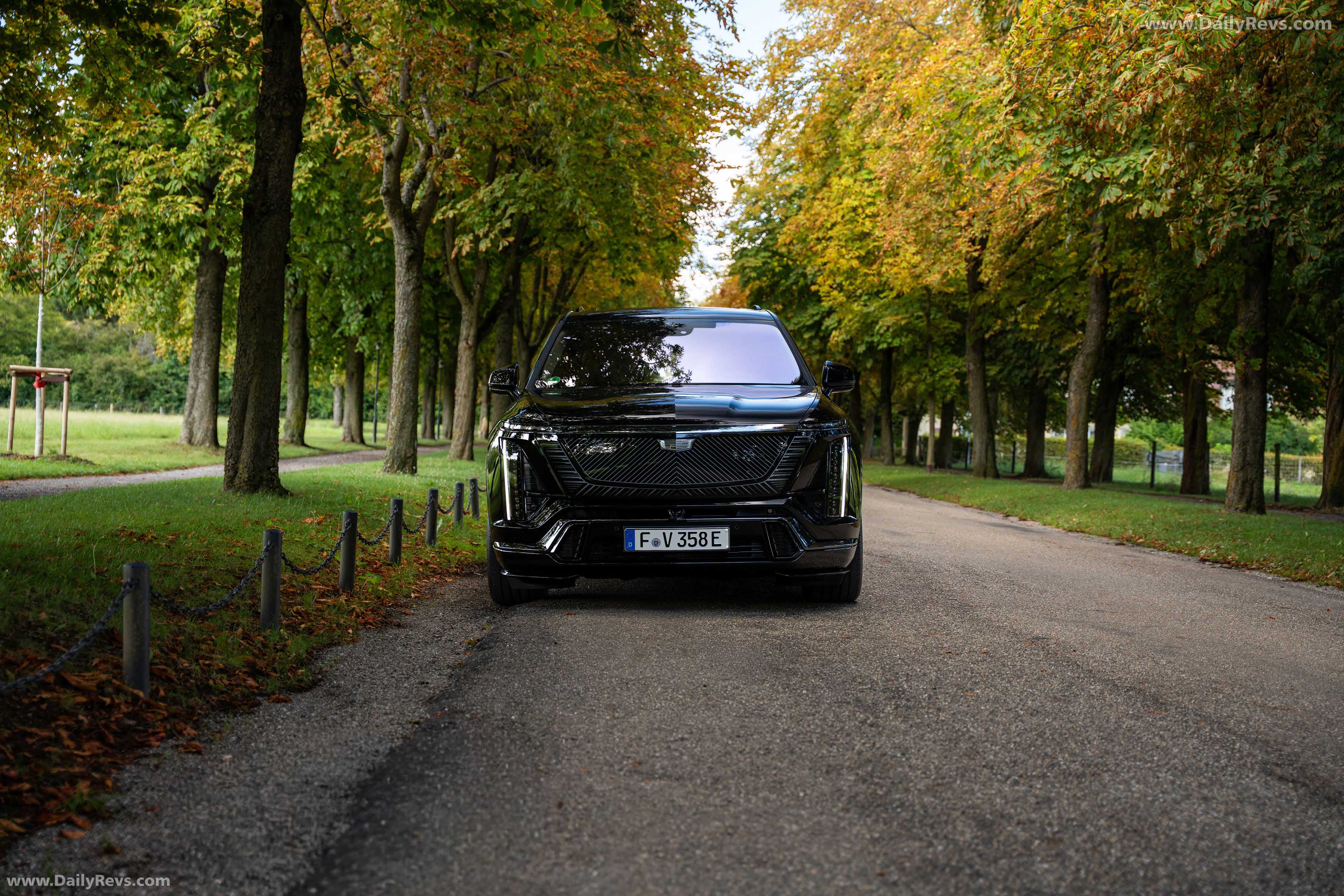 2026 Cadillac VISTIQ European Version Front View