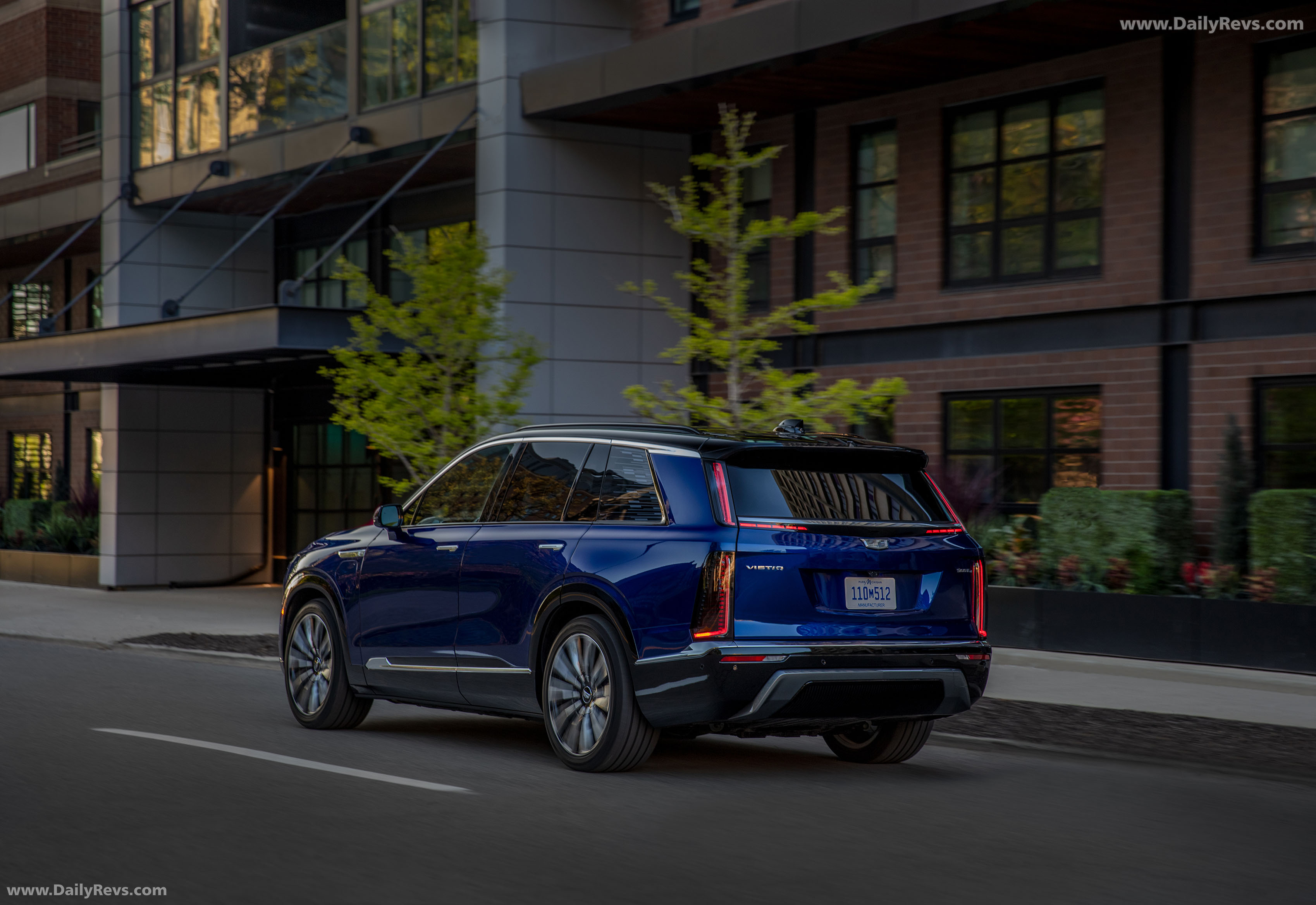 2026 Cadillac VISTIQ European Version Rear View