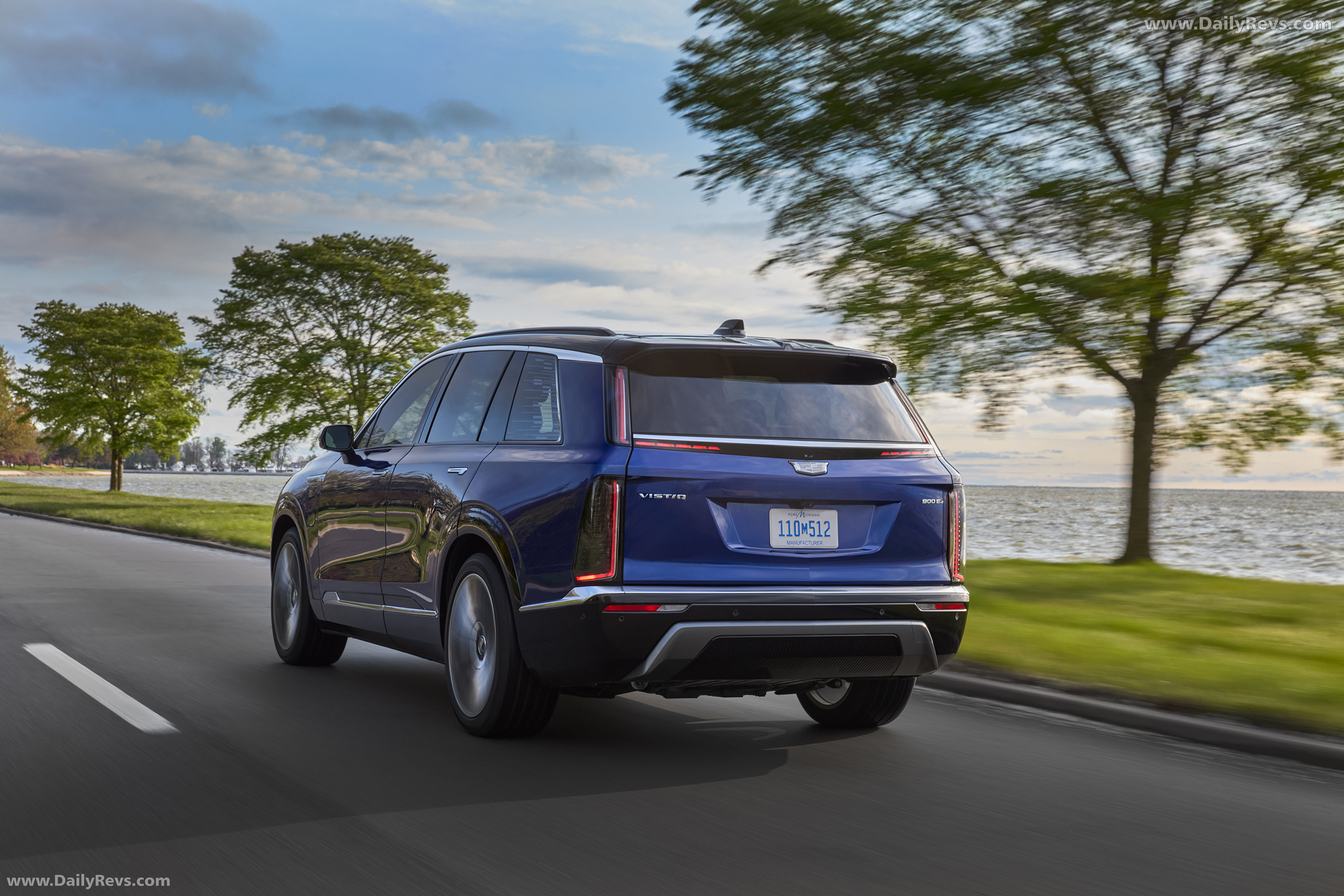 2026 Cadillac VISTIQ European Version Rear View