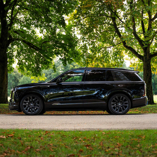 2026 Cadillac VISTIQ European Version Side View