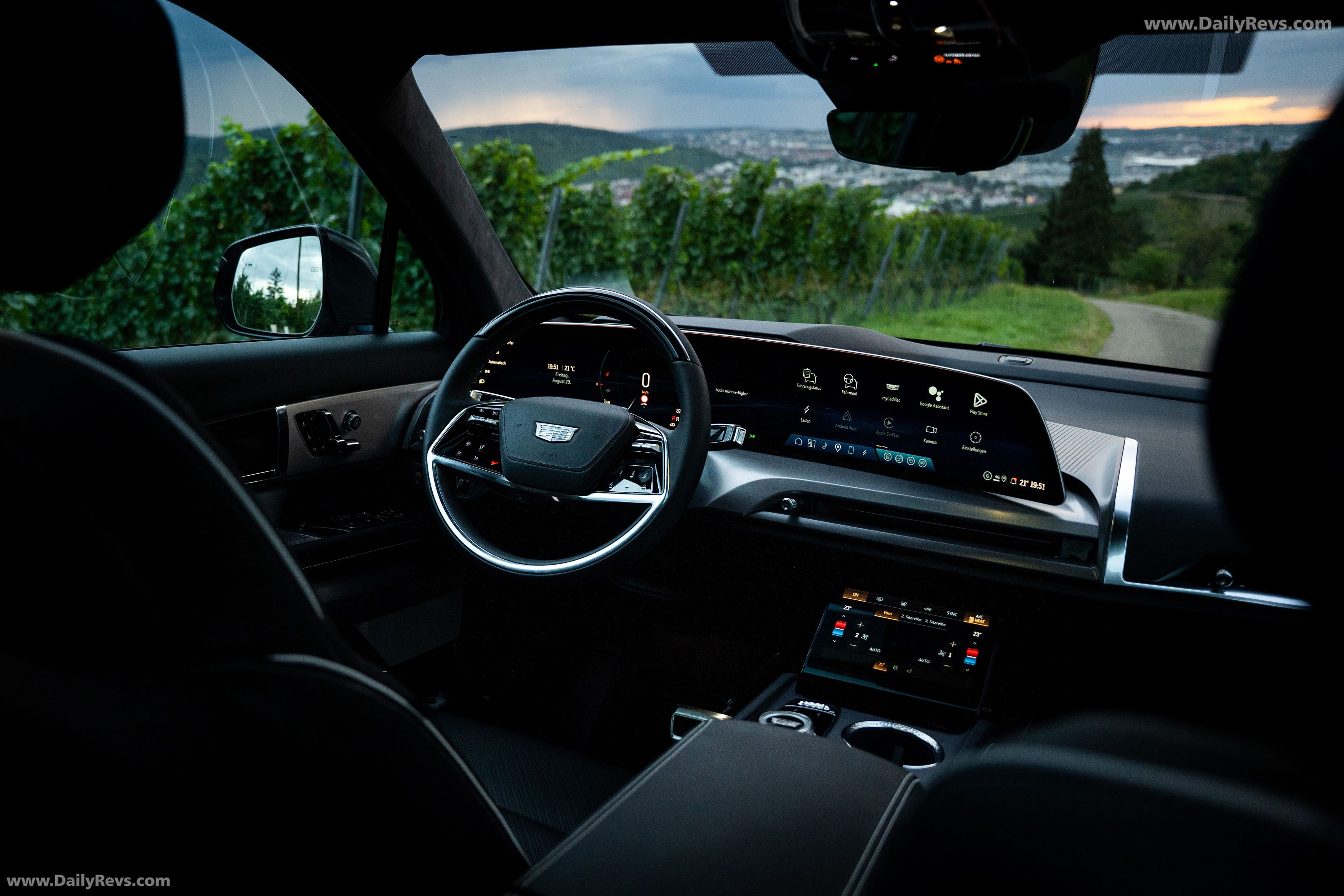 2026 Cadillac VISTIQ European Version Interior