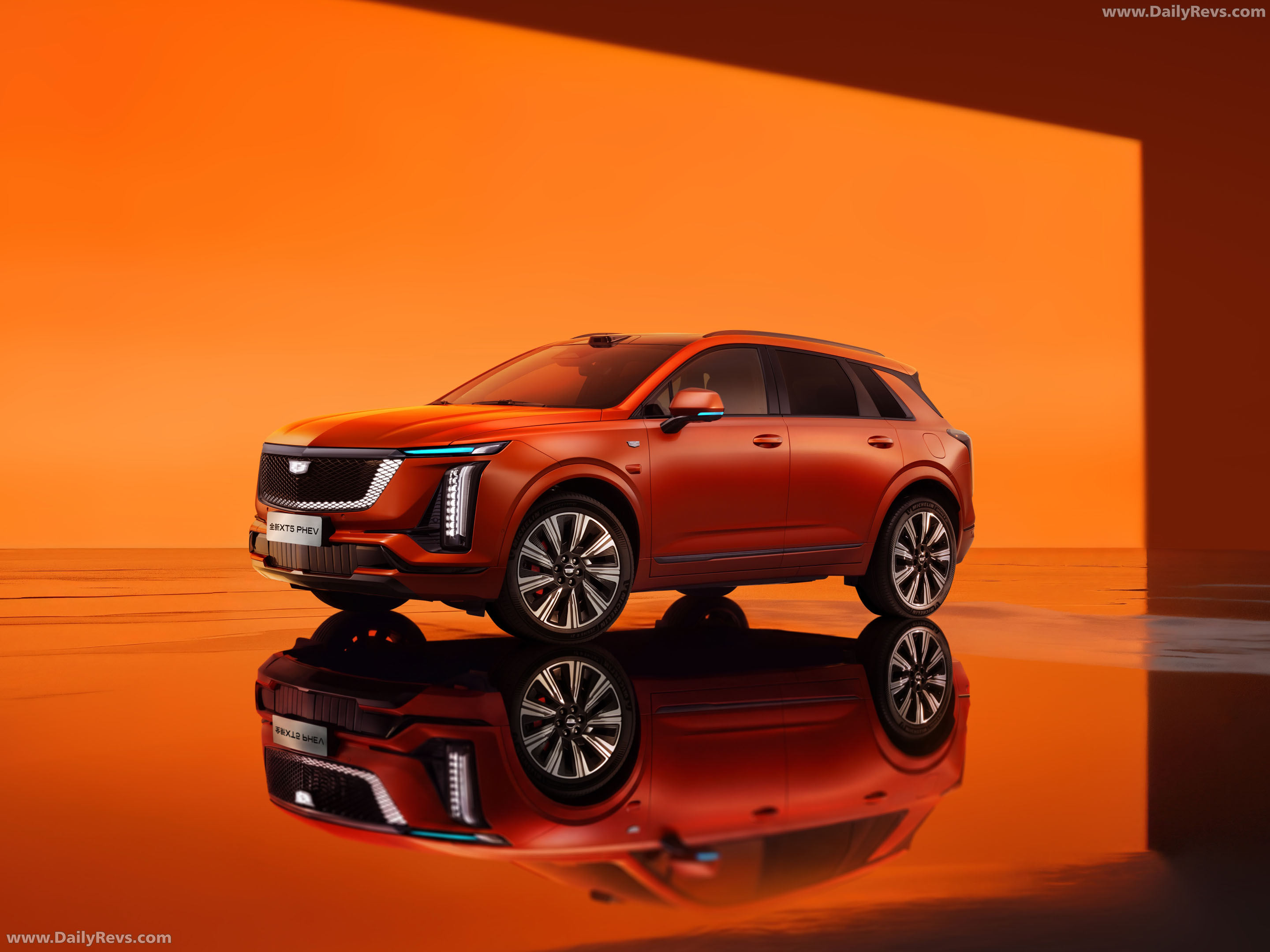 2026 Cadillac XT5 PHEV Side View