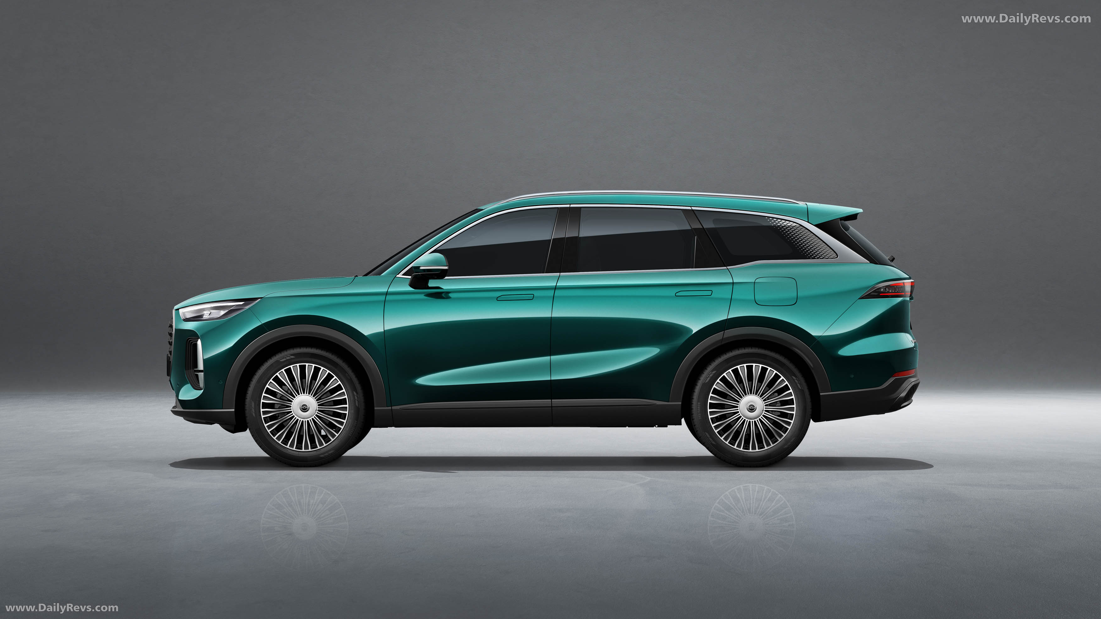 2025 Chery Automobiles Tiggo 9 Super Hybrid Side View