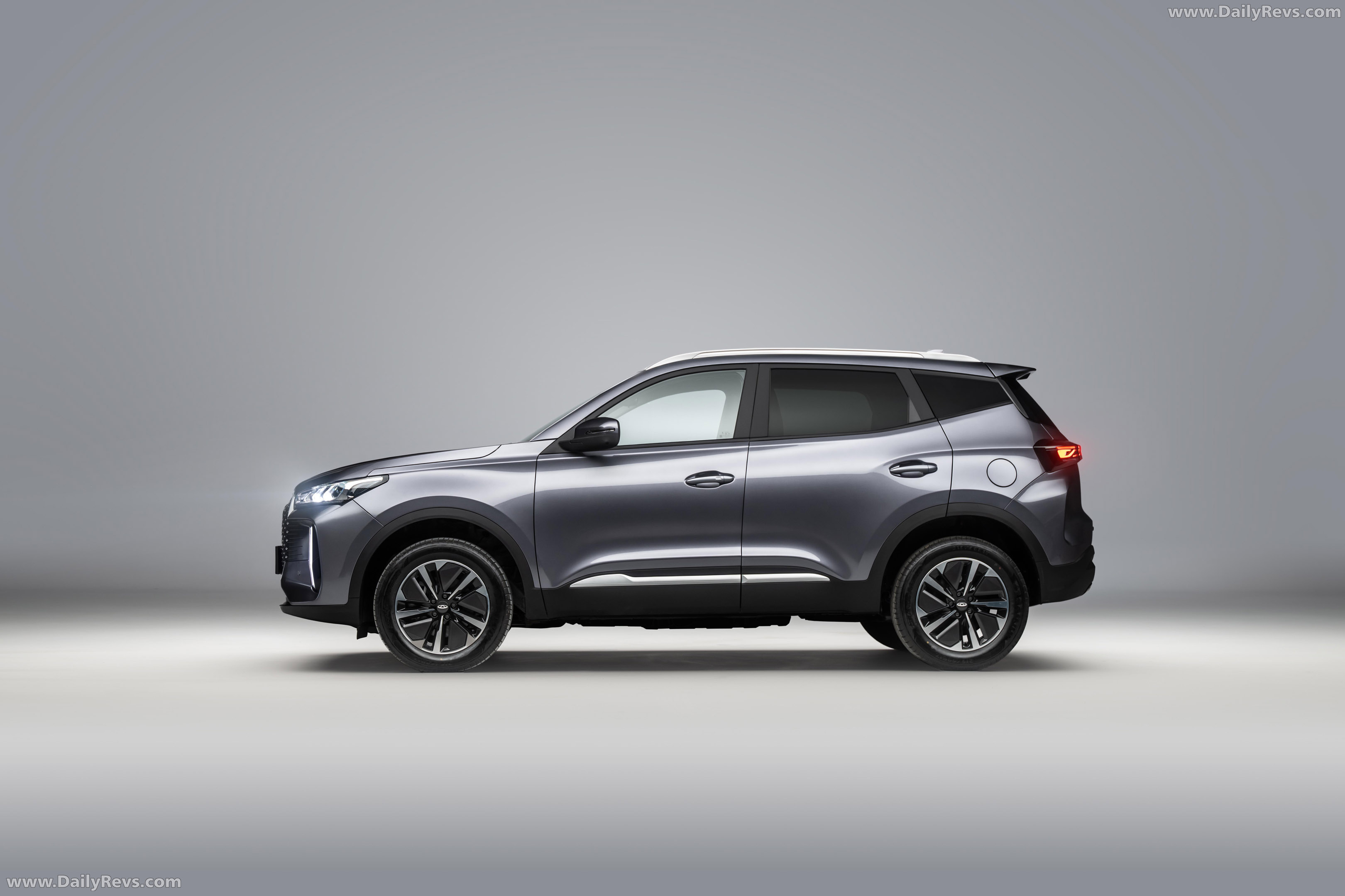 2026 Chery Automobiles Tiggo 4 CSH Side View