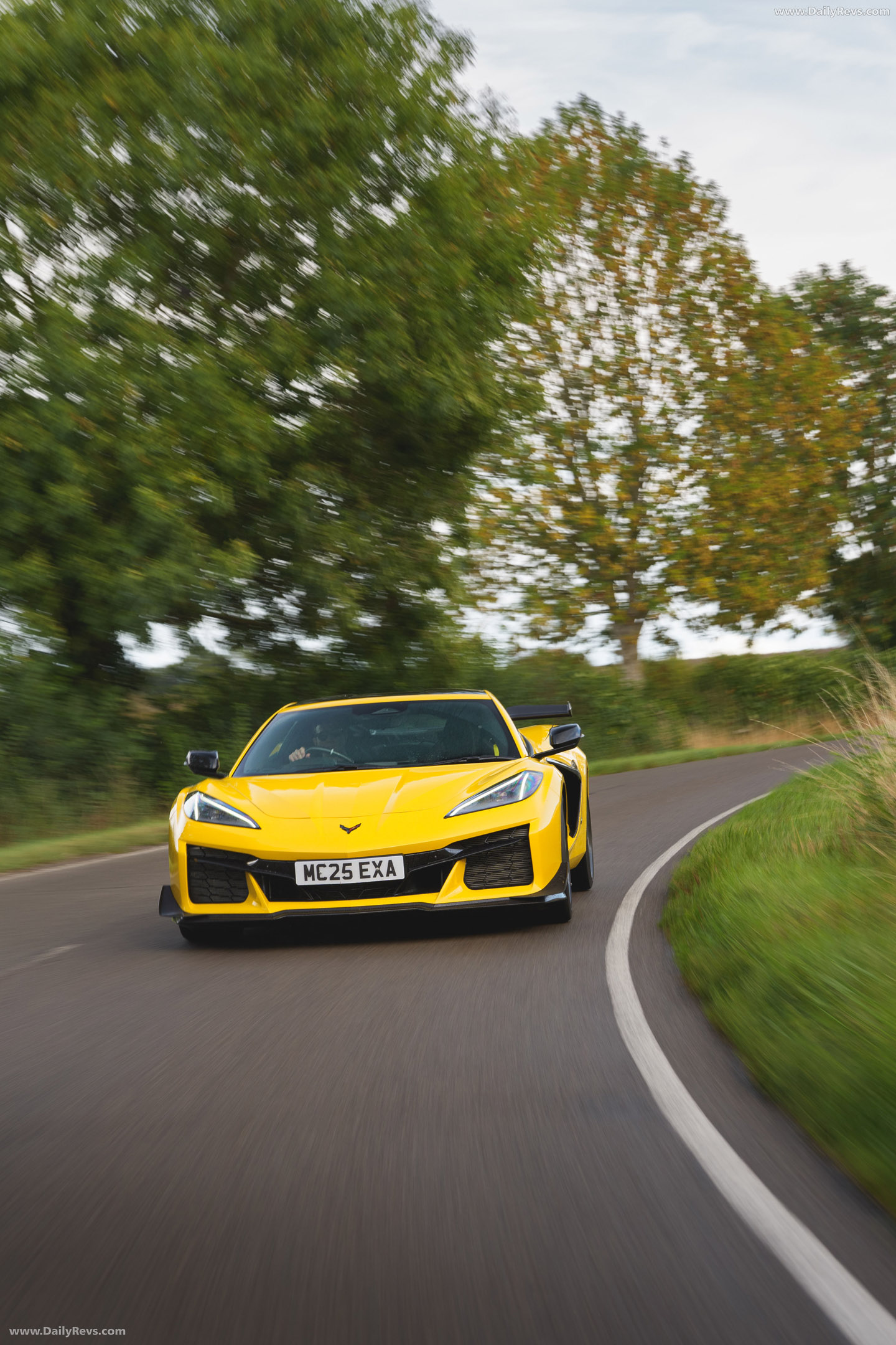 2025 Chevrolet Corvette Z06 Coupe UK Version Front View