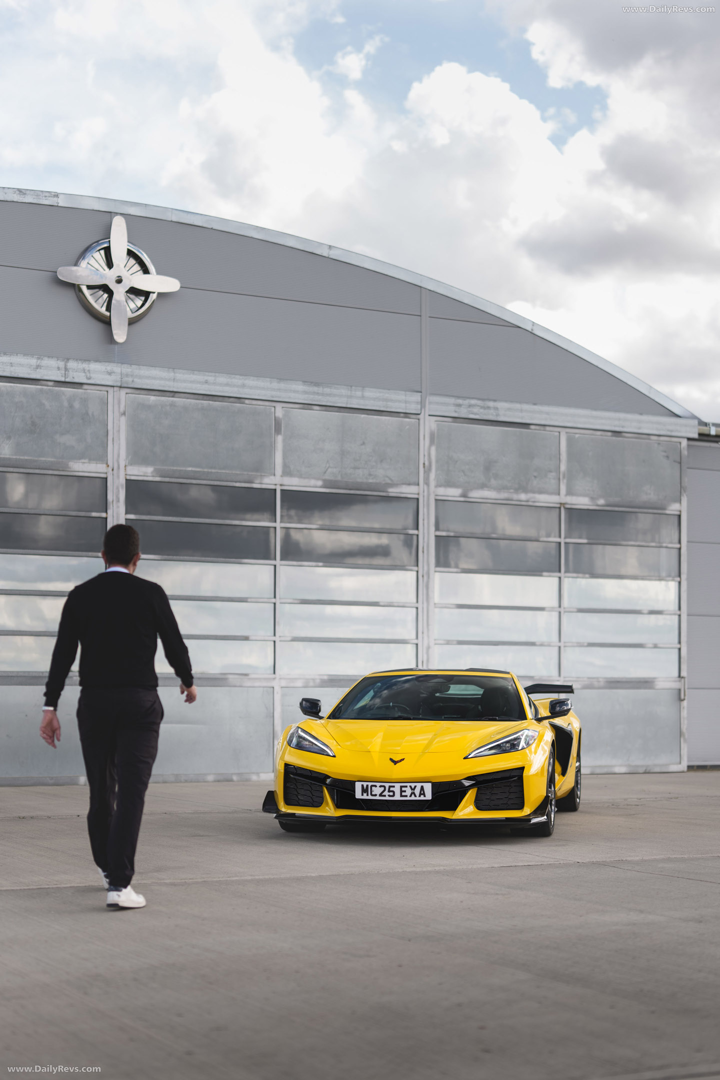 2025 Chevrolet Corvette Z06 Coupe UK Version Front View