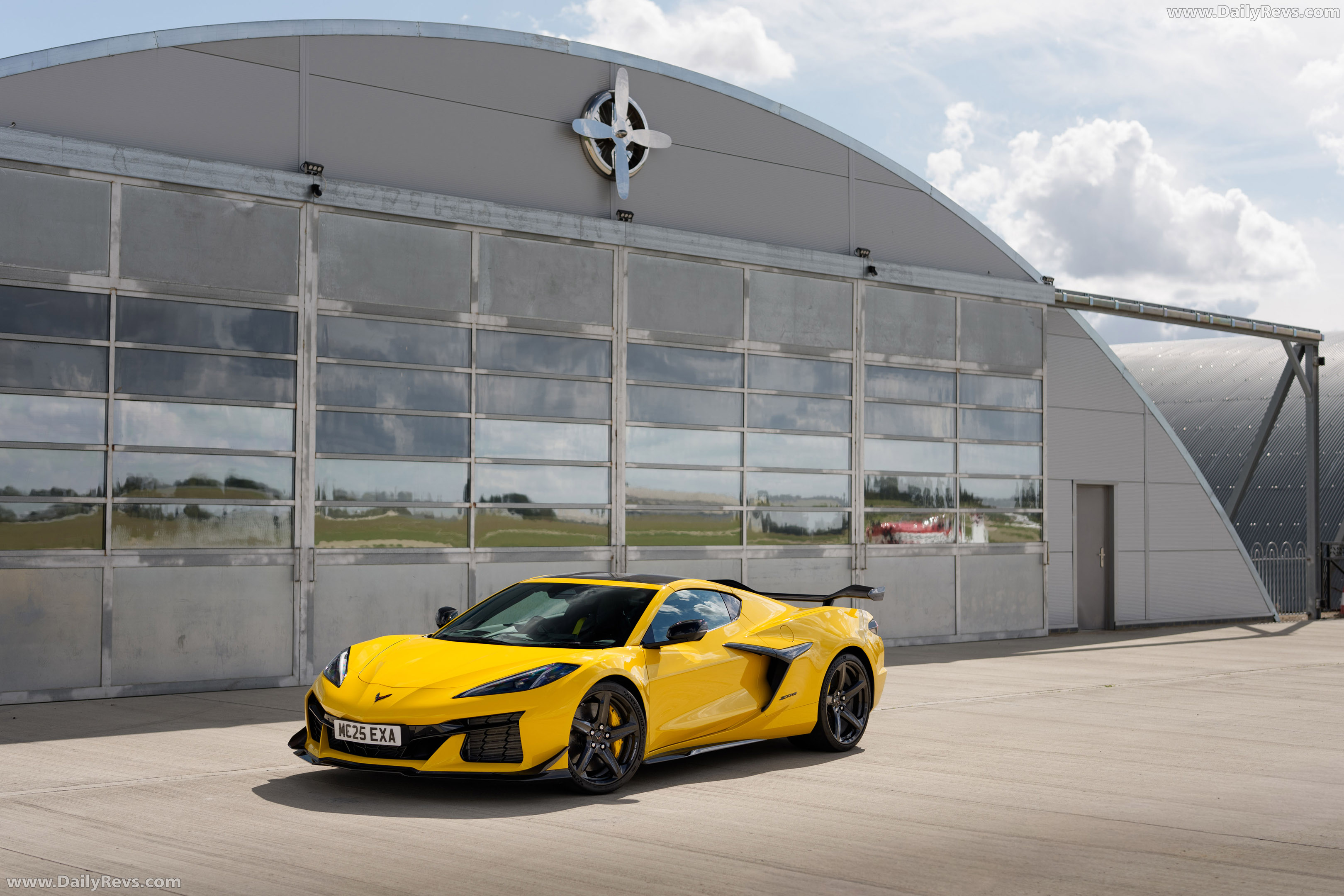 2025 Chevrolet Corvette Z06 Coupe UK Version Front View